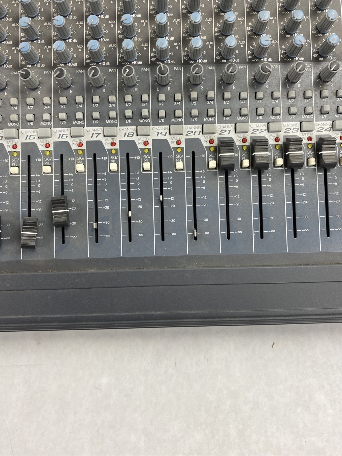 Peavey RQ 4324C Mixer-Pro Mixing Board Console