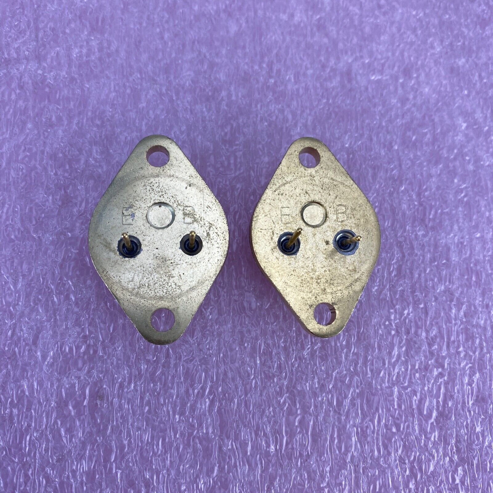 Lot( 2 ) Motorola 2N2140 Bipolar Transistor 6-44