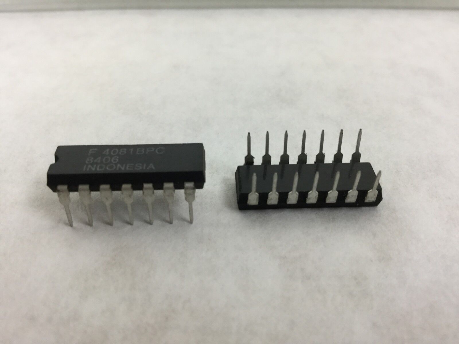 Genuine FAIRCHILD 4081BPC 14-Pin Dip Integrated Circuit  Lot of 25