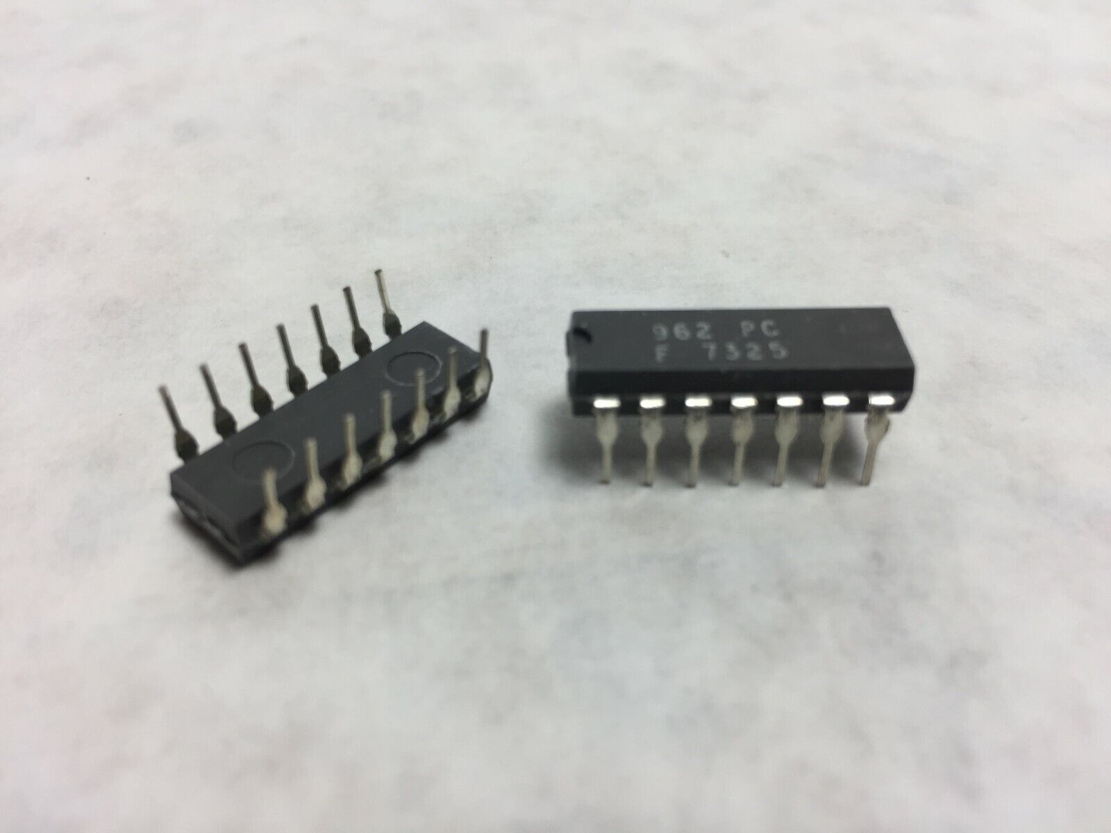 Fairchild 962 PC Integrated Circuit  Lot of 6 NOS