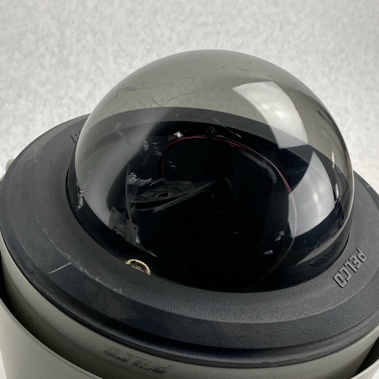 Pelco DF5-PG-E0 Outdoor Pendant Tinted Camera Dome w/ Wall Mount and Components