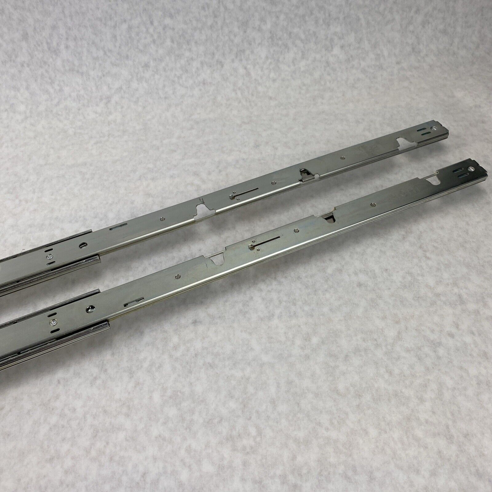 Accuride 03142 Medium-Duty Full Extension Drawer Slide