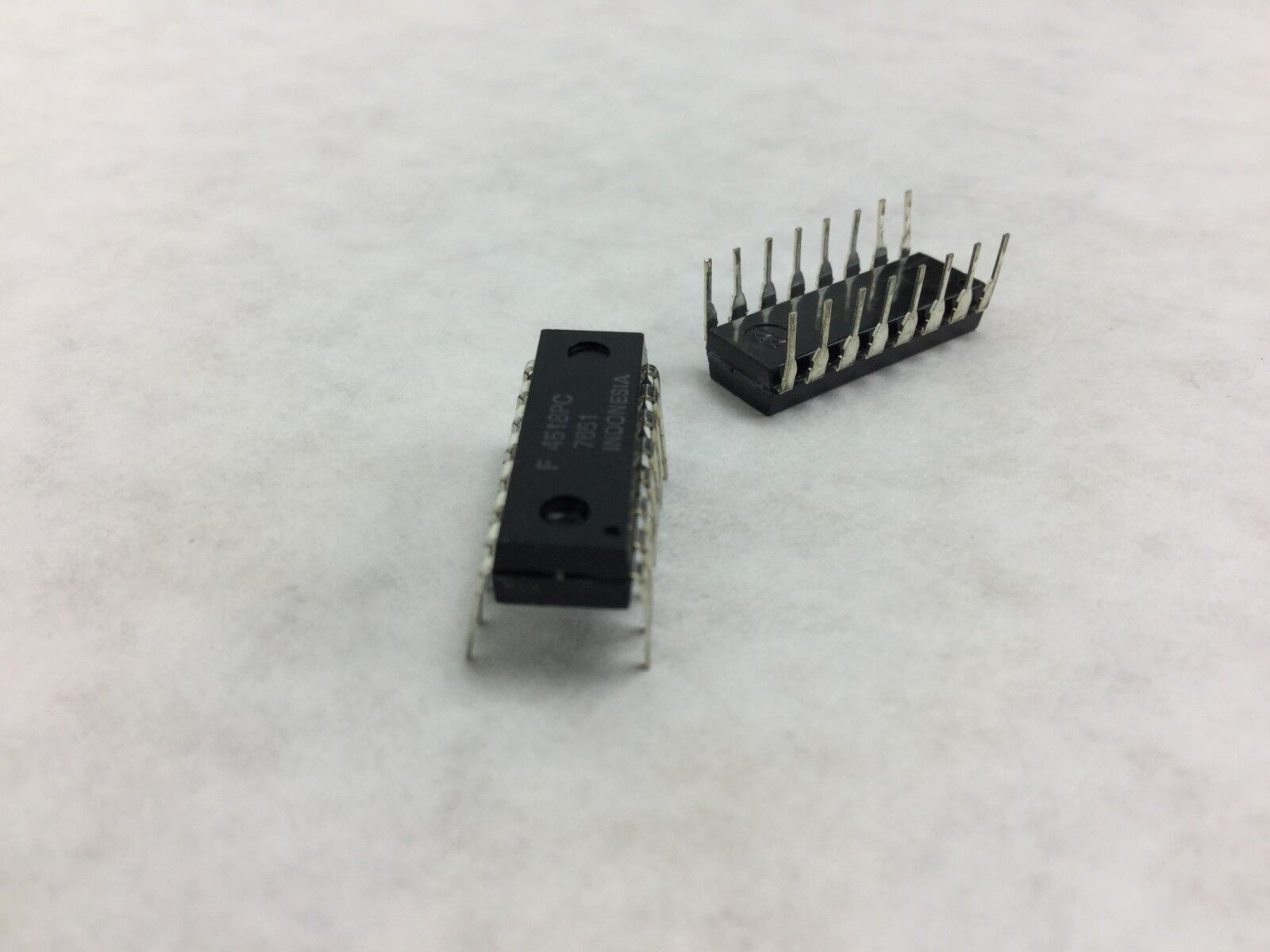 Genuine Fairchild 4518PC Integrated Circuit  16 Pin  Lot of 21