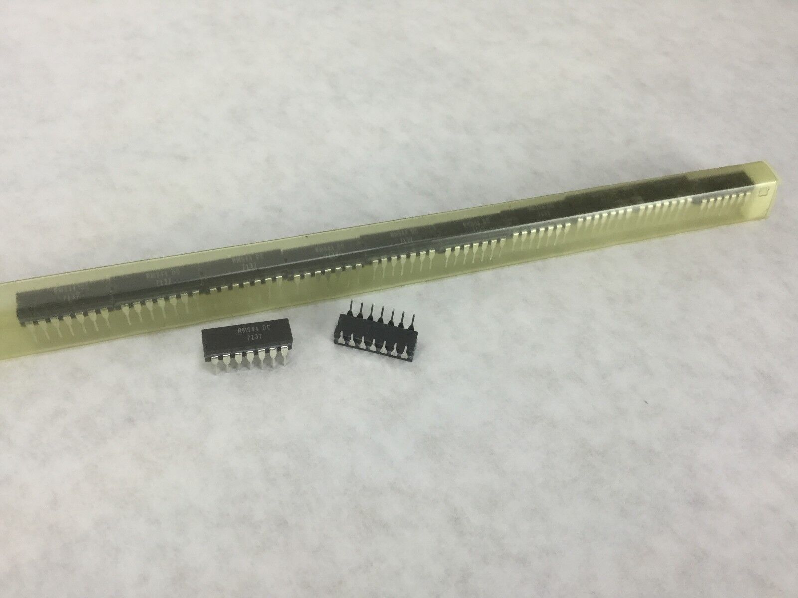 RM944 DC (7137) 14 Pin, Lot of 12, NEW