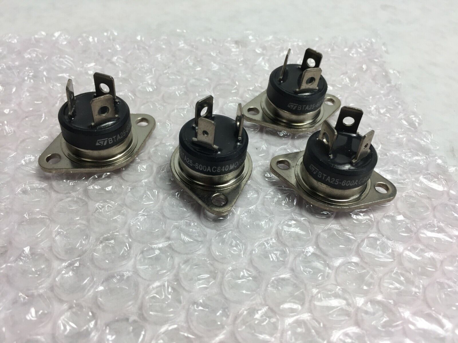 ST BTA25-600AC840 TRIAC  Lot of 4