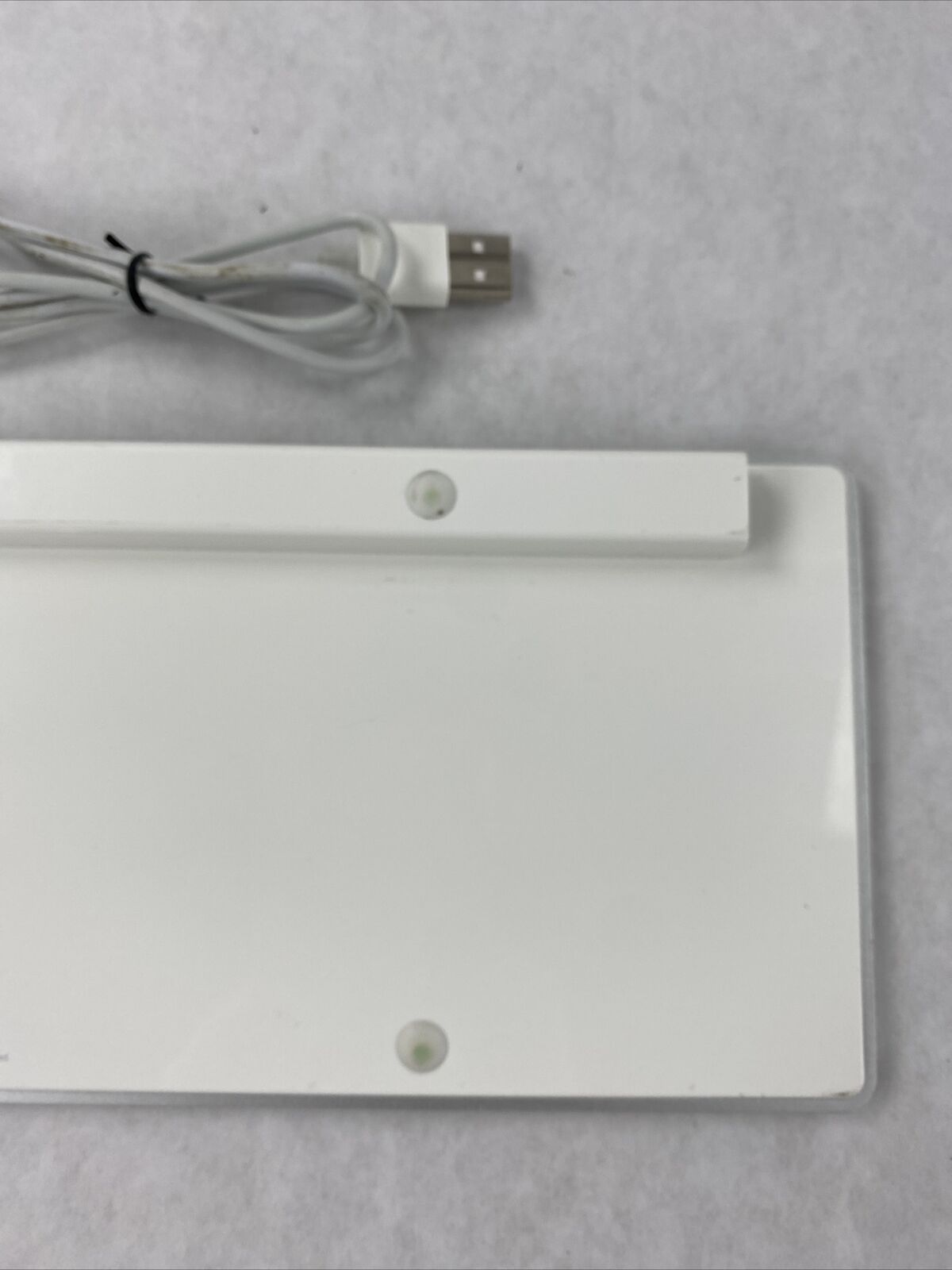 FOR PARTS Apple A1243 Wired USB MB110LL/A Keyboard w/ Genuine OEM Key Covers