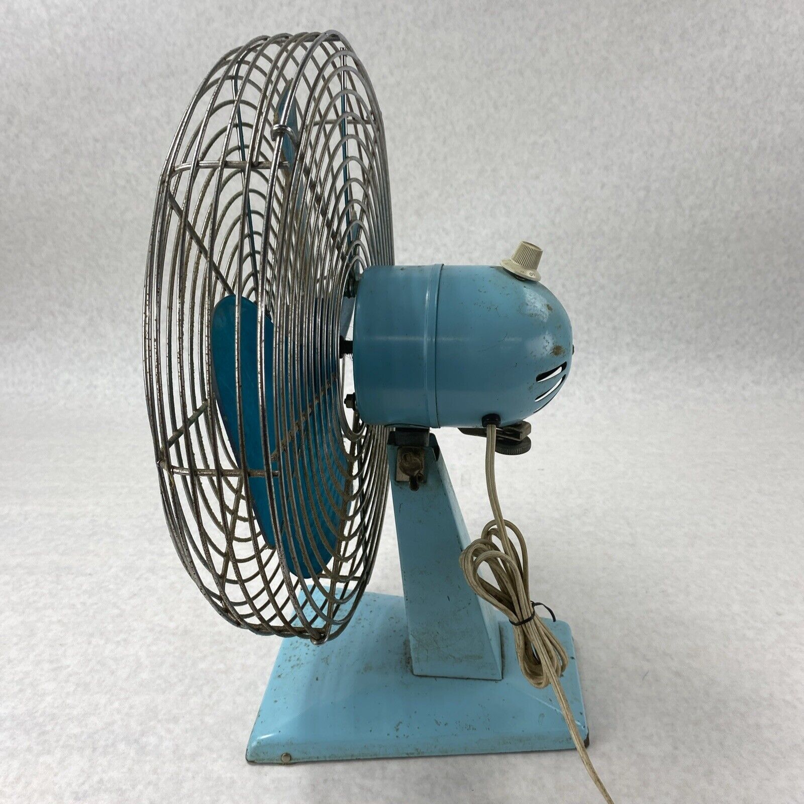 Vintage Superior Electric 1200 3-Speed Aqua Blue 120V 60Hz Table Fan