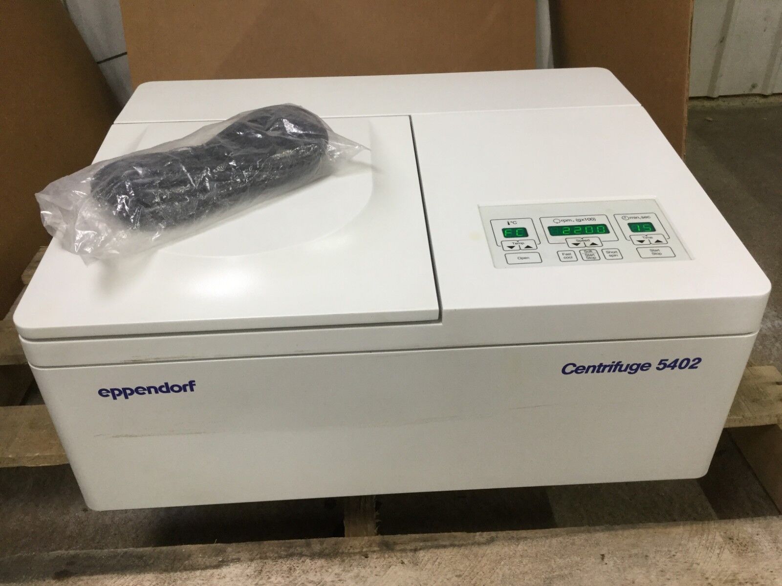 Eppendorf 5402 Centrifuge  Includes Power Supply  Err 6  Parts or Repair Only