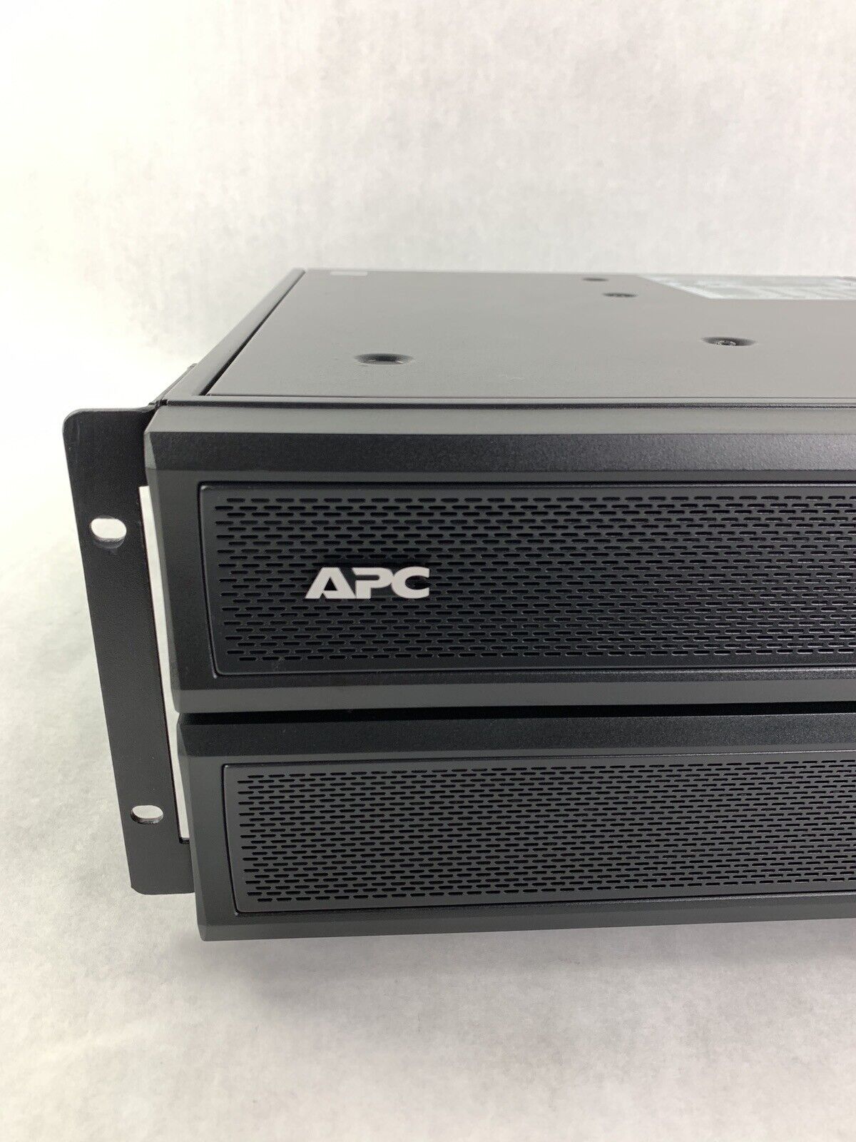 APC  Smart-UPS SMX3000LVNCUS 2.88kVA Tower and Rack Convertible