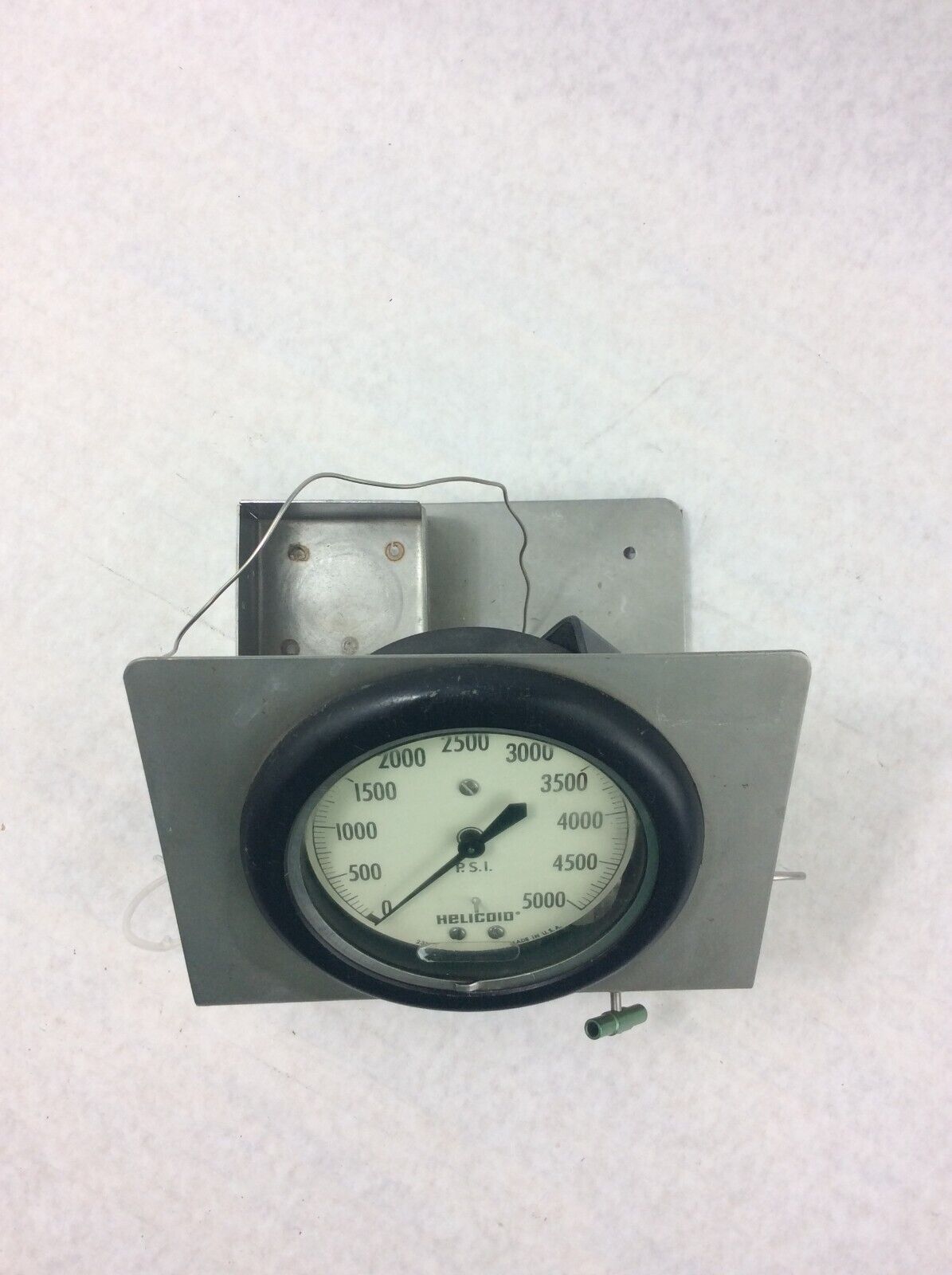 Helicoid 2314 Pressure Gauge 5000 P.S.I. w/ Bracket