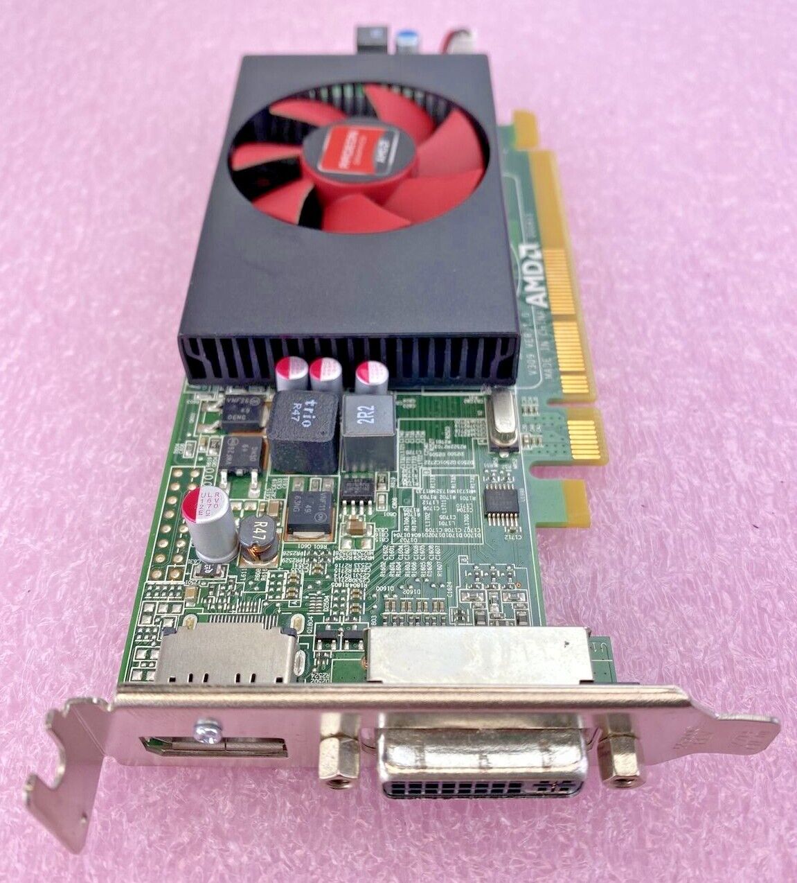 AMD 0F9P1R Radeon HD8490 1GB DDR3 DVI DisplayPort PCIe Low Profile Graphics GPU