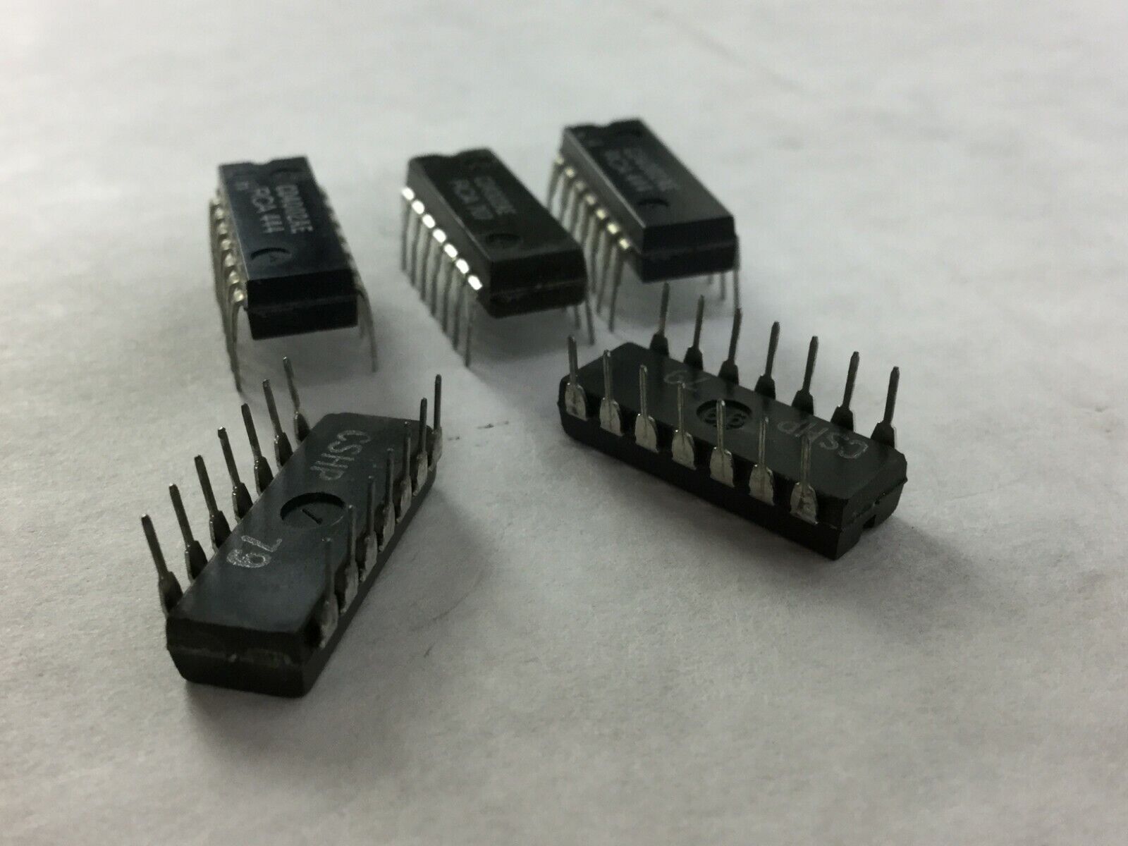 Genuine RCA CD4002AE Integrated Circuit  14 Pin Dip  Lot of 5