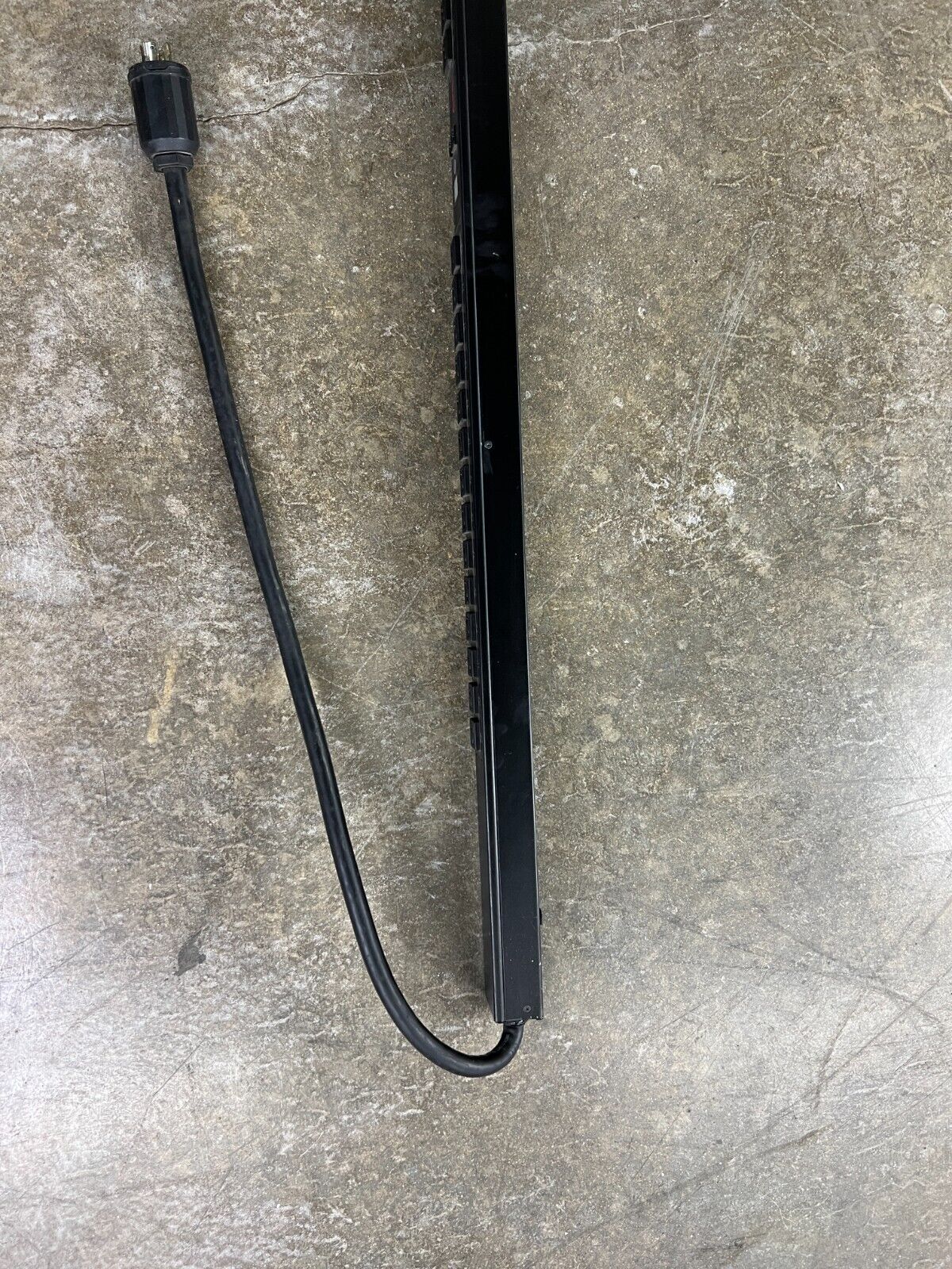 APC AP7862 Metered Server Rack PDU 120/208V 16A 42 Outlets