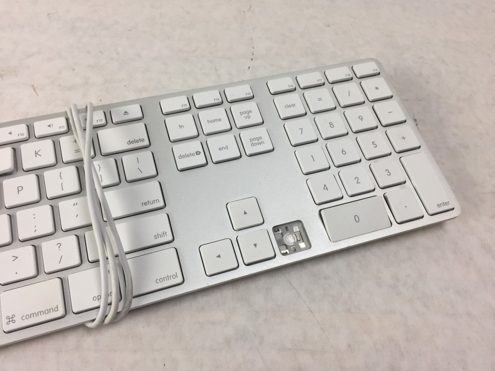 Apple A1243 MB110LL/A Wired Keyboard, Numeric Keypad A1243 Parts/Repair Lot (15)