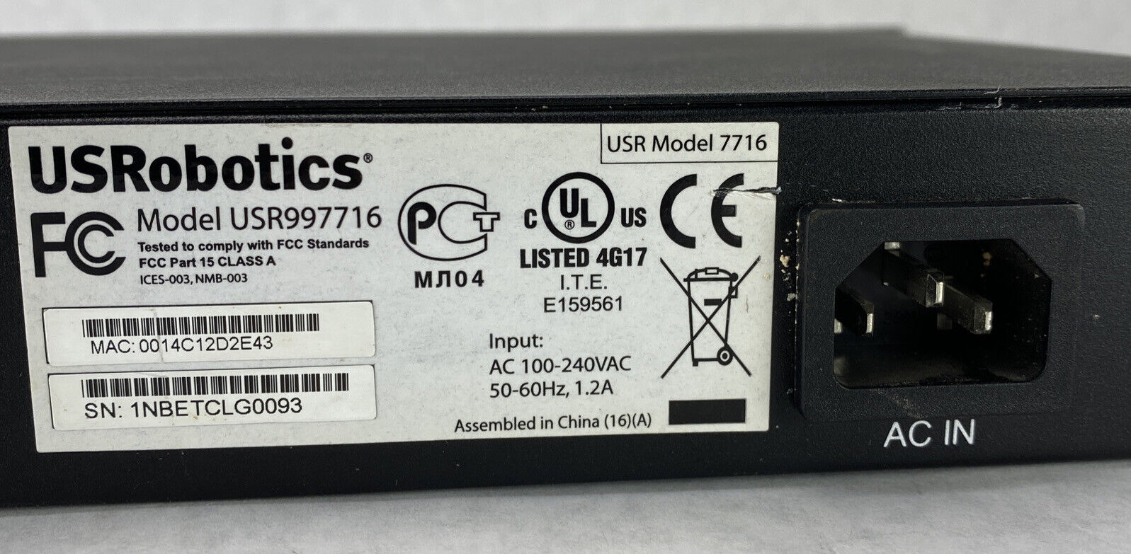 USRobotics USR997716 Gigabit 10/100/1000Mbps Ethernet 16 Port Switch Black