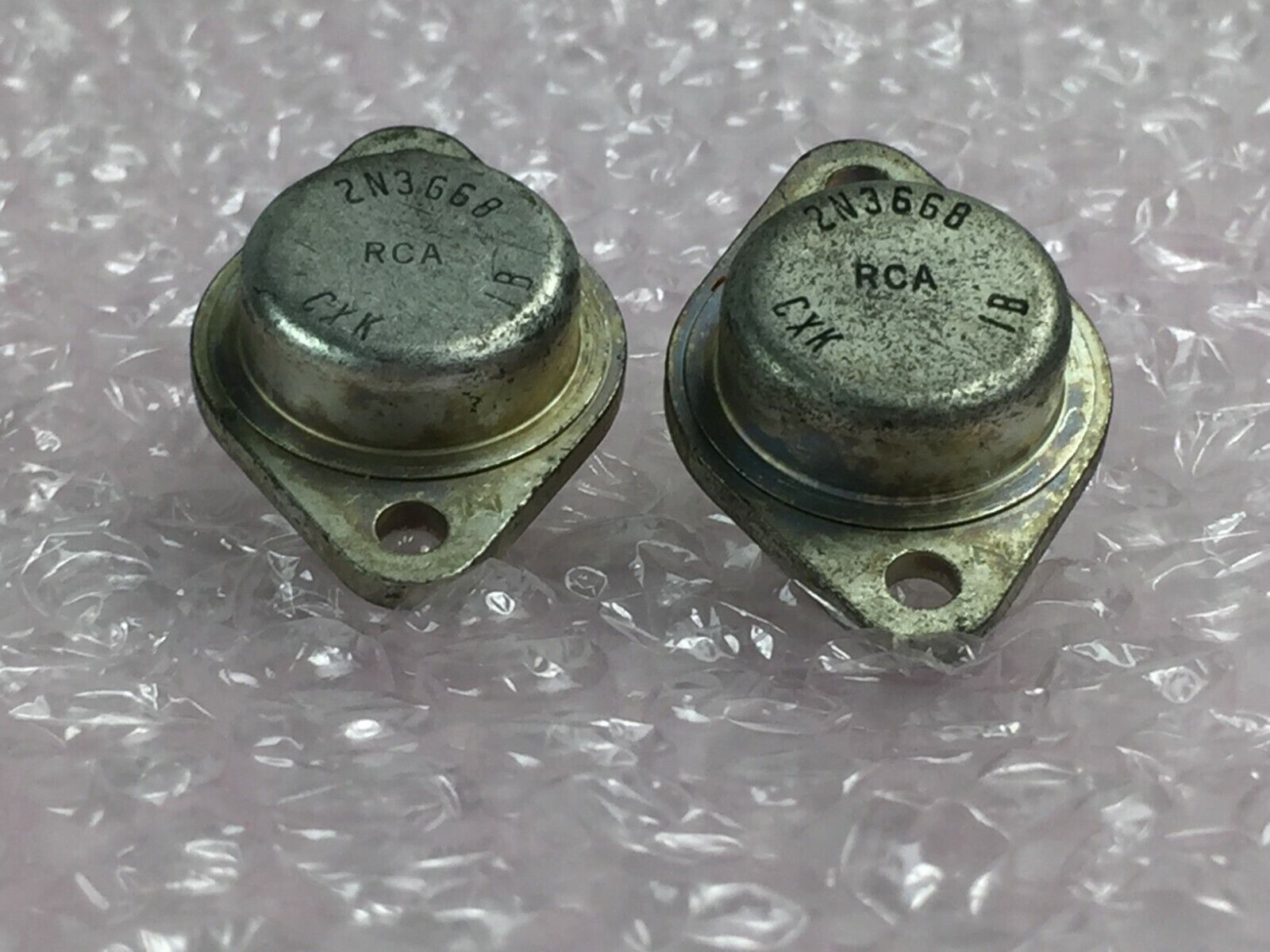 RCA 2N3668 Transistor   Lot of 2   NOS