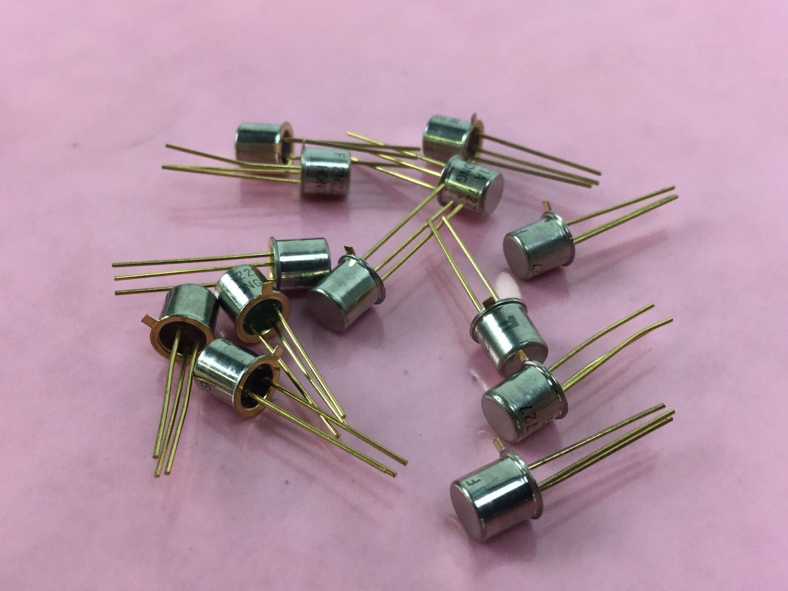 NEW Fairchild 2N2221A Bipolar Transistors, TO-18, Lot of 13, NEW