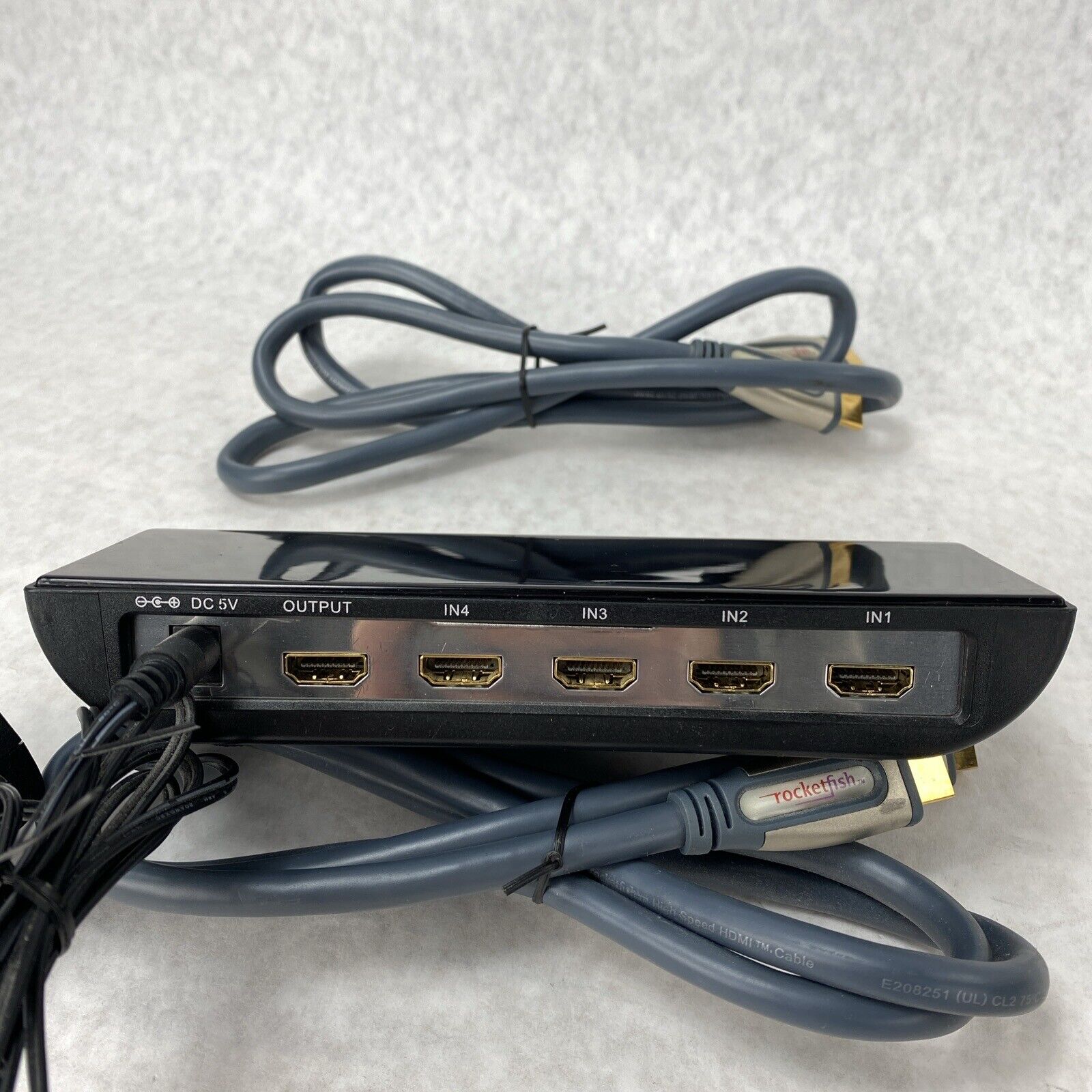 Rocketfish RF-HDMI4 HDMI Switch 4 Port 4k Ultra HD HDR 18 Gbps + Remote Control