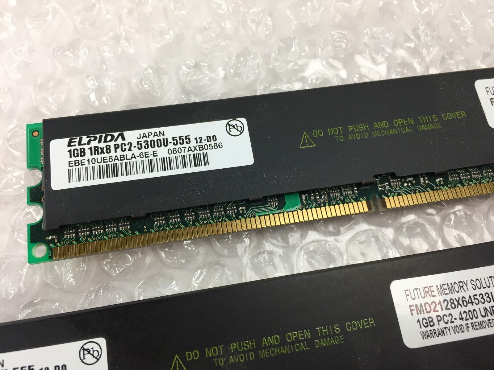Elpida 2GB (2X1GB) PC2-5300U-555 EBE10UE8ABLA-6E-E Unbuffered Desktop RAM