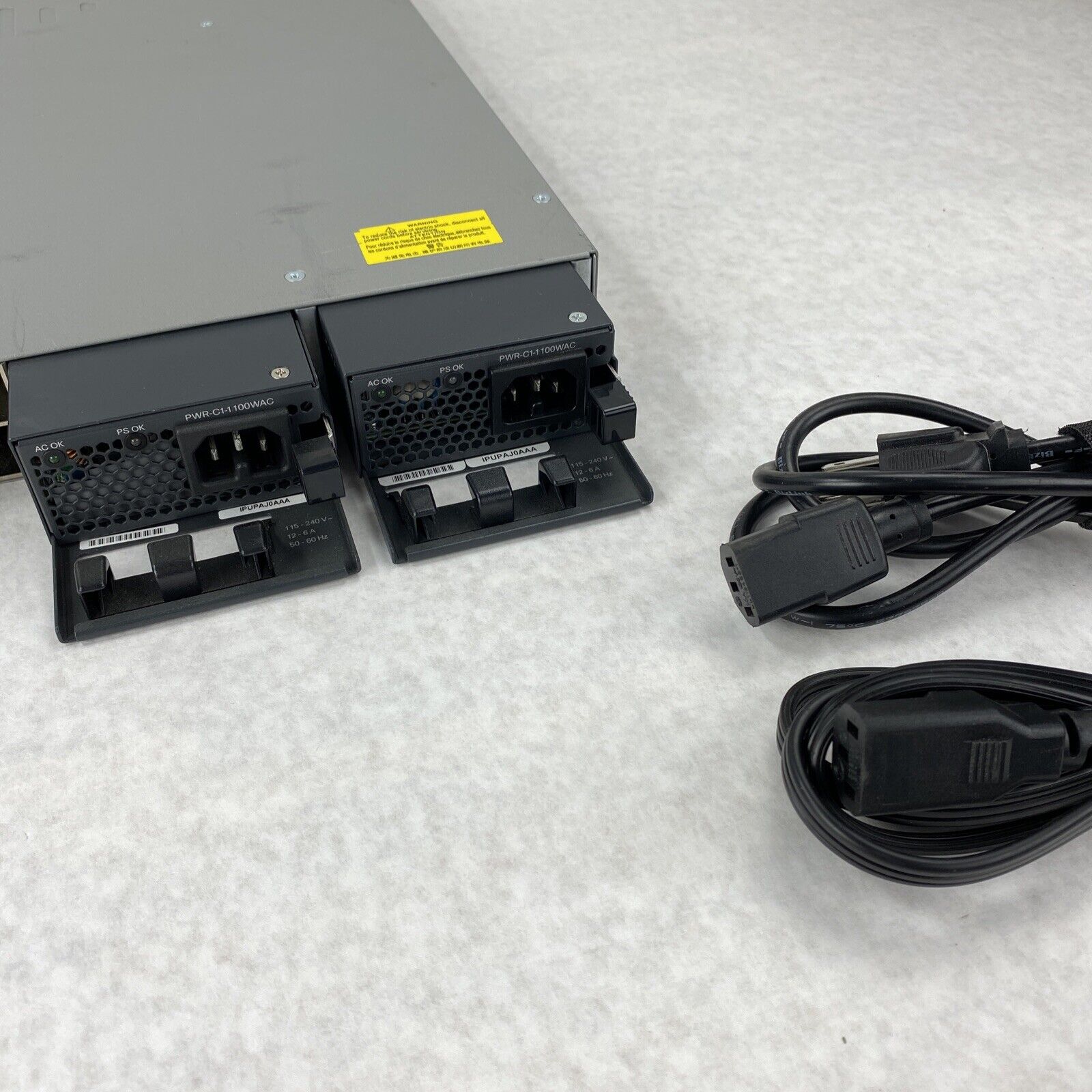Cisco WS-C3850-48PW-S V04 Catalyst 3850 48 PoE+ LAN Network Switch Two PSU