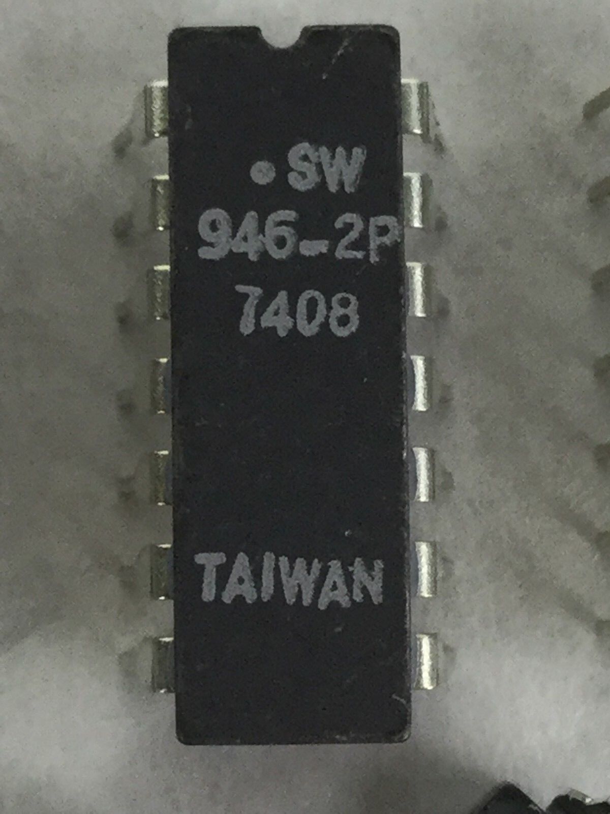 SW 946-2P Stewart Warner  14 Pin  Lot of 25