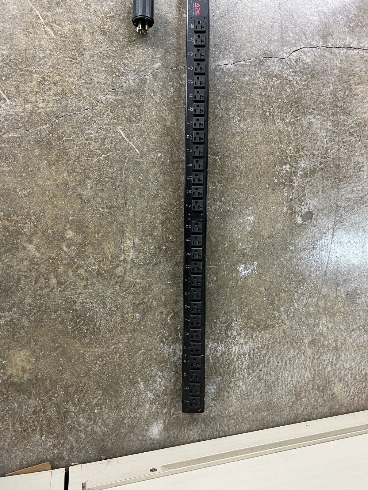APC AP7862 Metered Server Rack PDU 120/208V 16A 42 Outlets