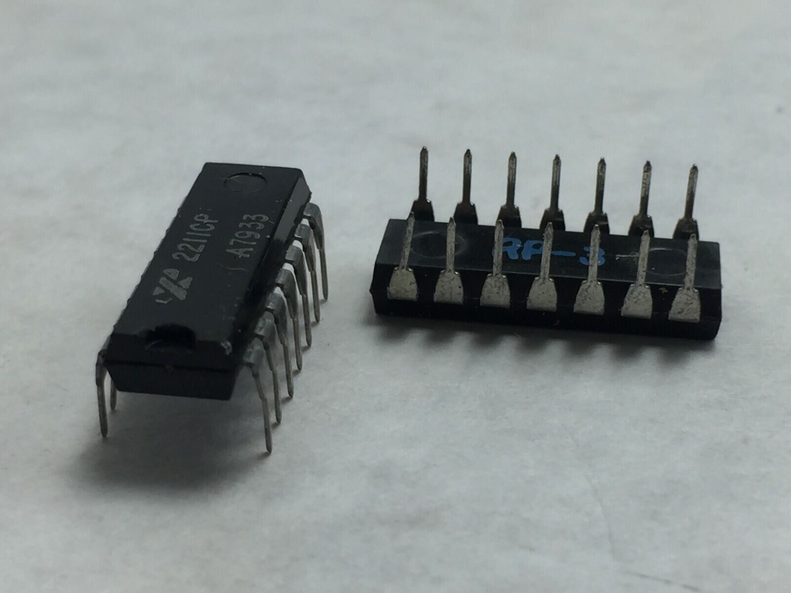 (12) Exar 2211CP 14 Pin Dip  Lot of 12