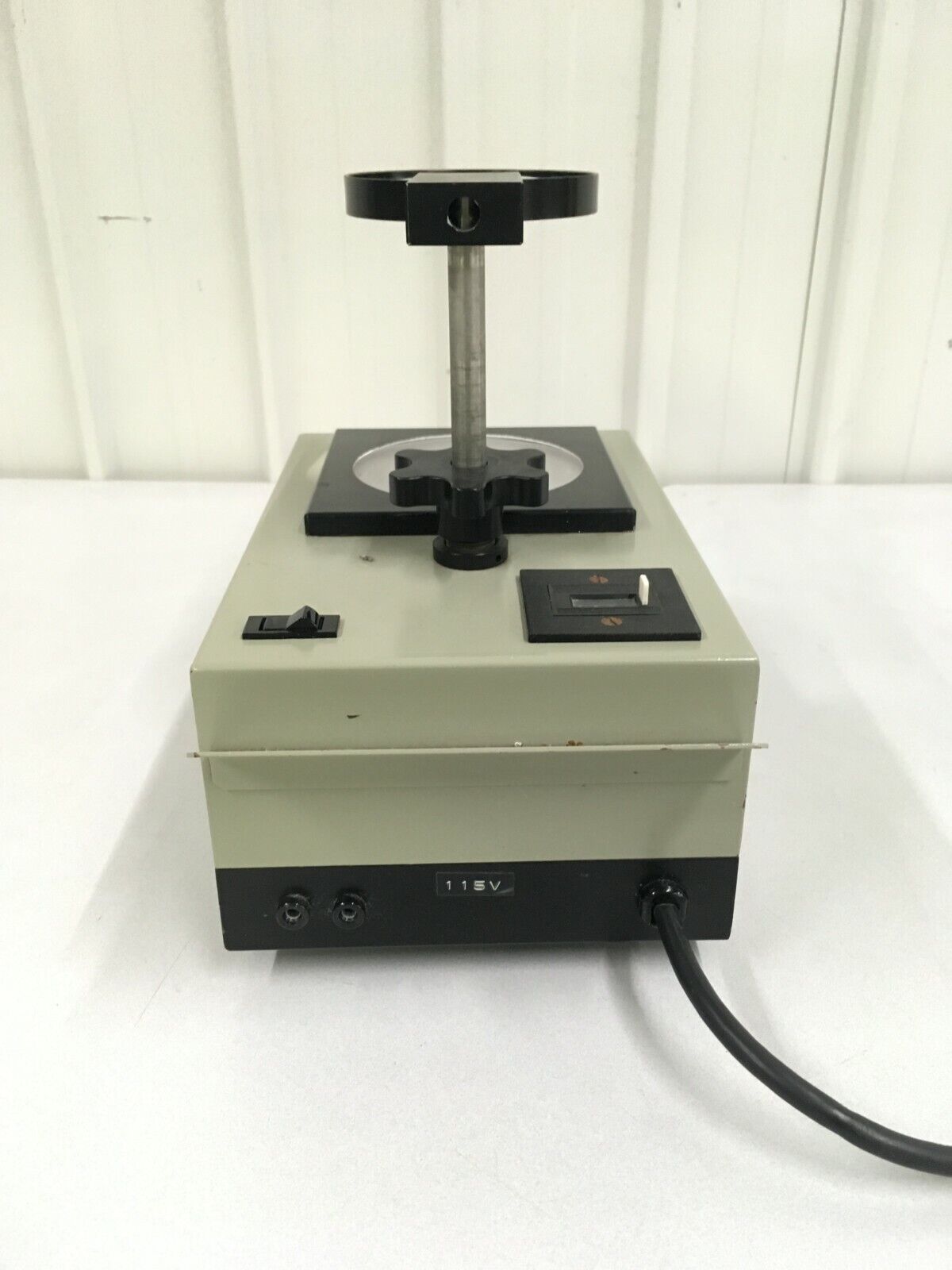 Fisher 133-8002 Accu-lite Illuminated Benchtop Magnifying Colony Counter
