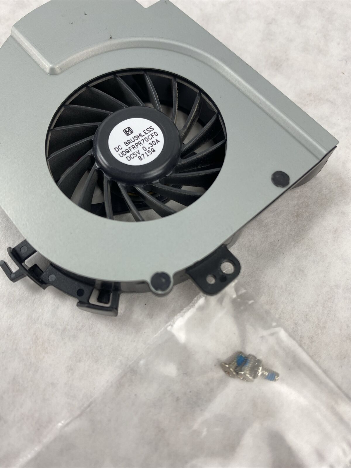 Sony 8715Q DC5V 0.3A Brushless Fan with Screws for PCG-7141L Vaio Laptop