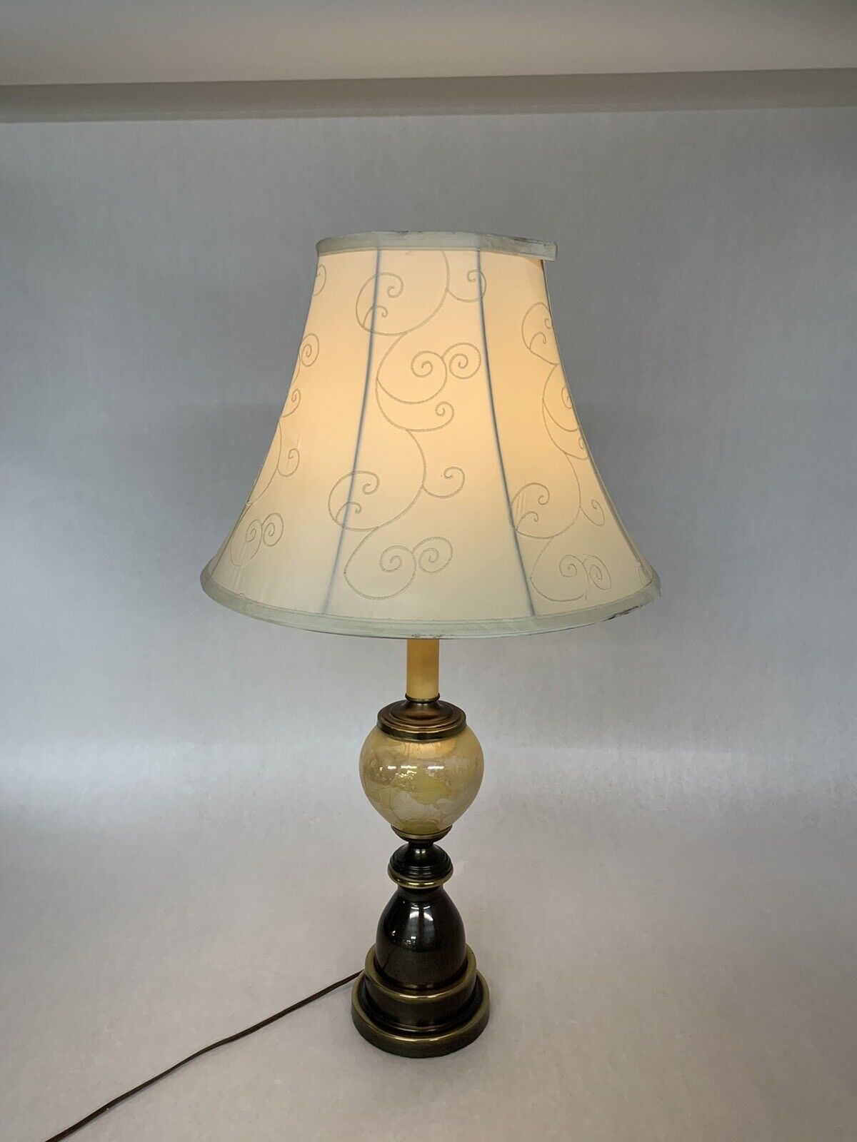 Vintage Unbranded Brass Table Lamp with Shade 31"