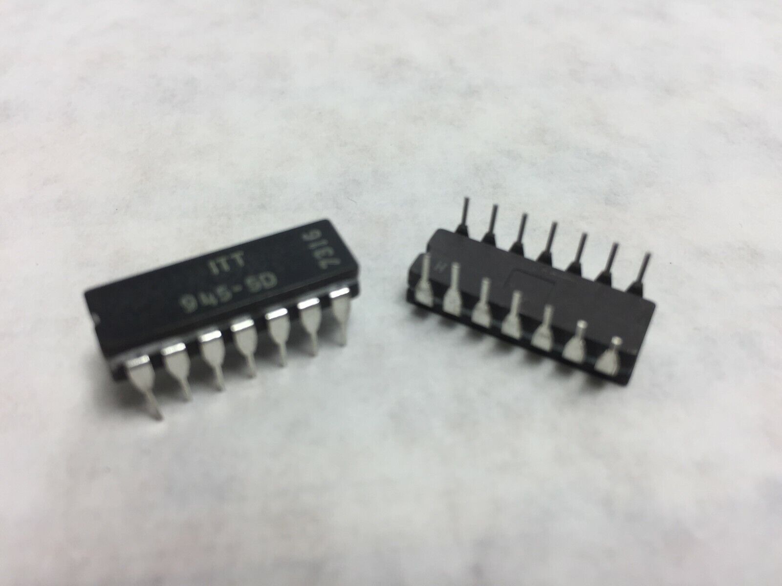 ITT 945-5D Integrated Circuits  Lot of 7 NOS