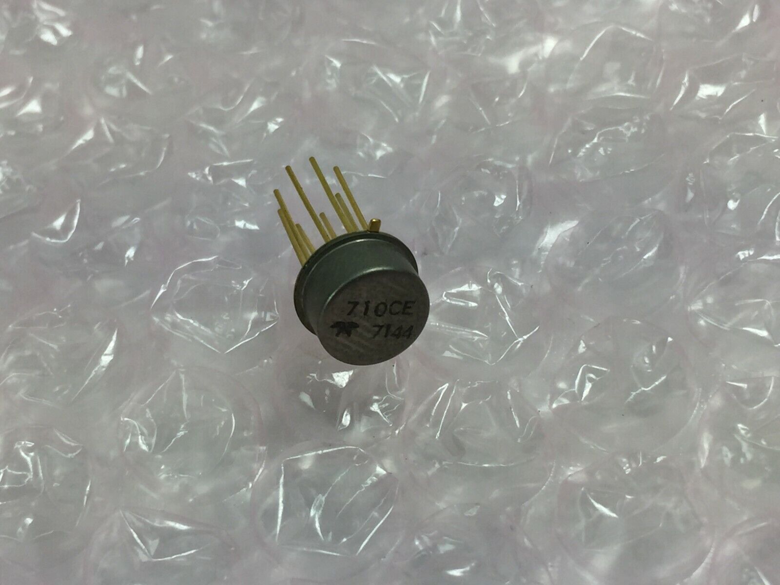 710CE Integrated Circuit Gold Pin  NOS