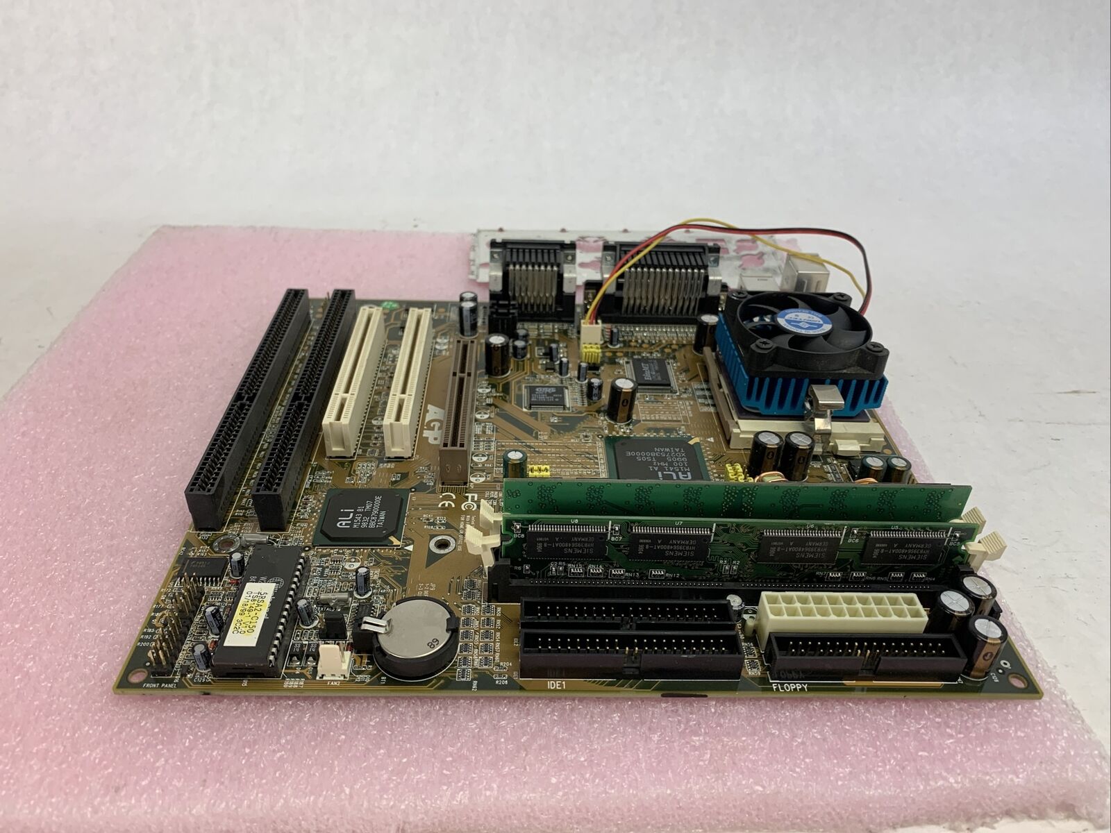 ALI Aladdin5 Motherboard AMD-K6 350MHz 192MB RAM w/Shield