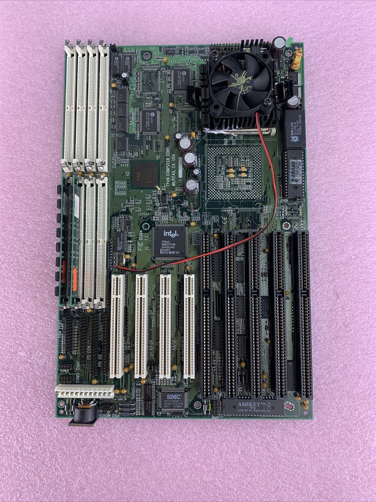 Tyan S1564 PCI-ISA IV Socket 7 motherboard Intel Pentium 100MHz 8MB RAM