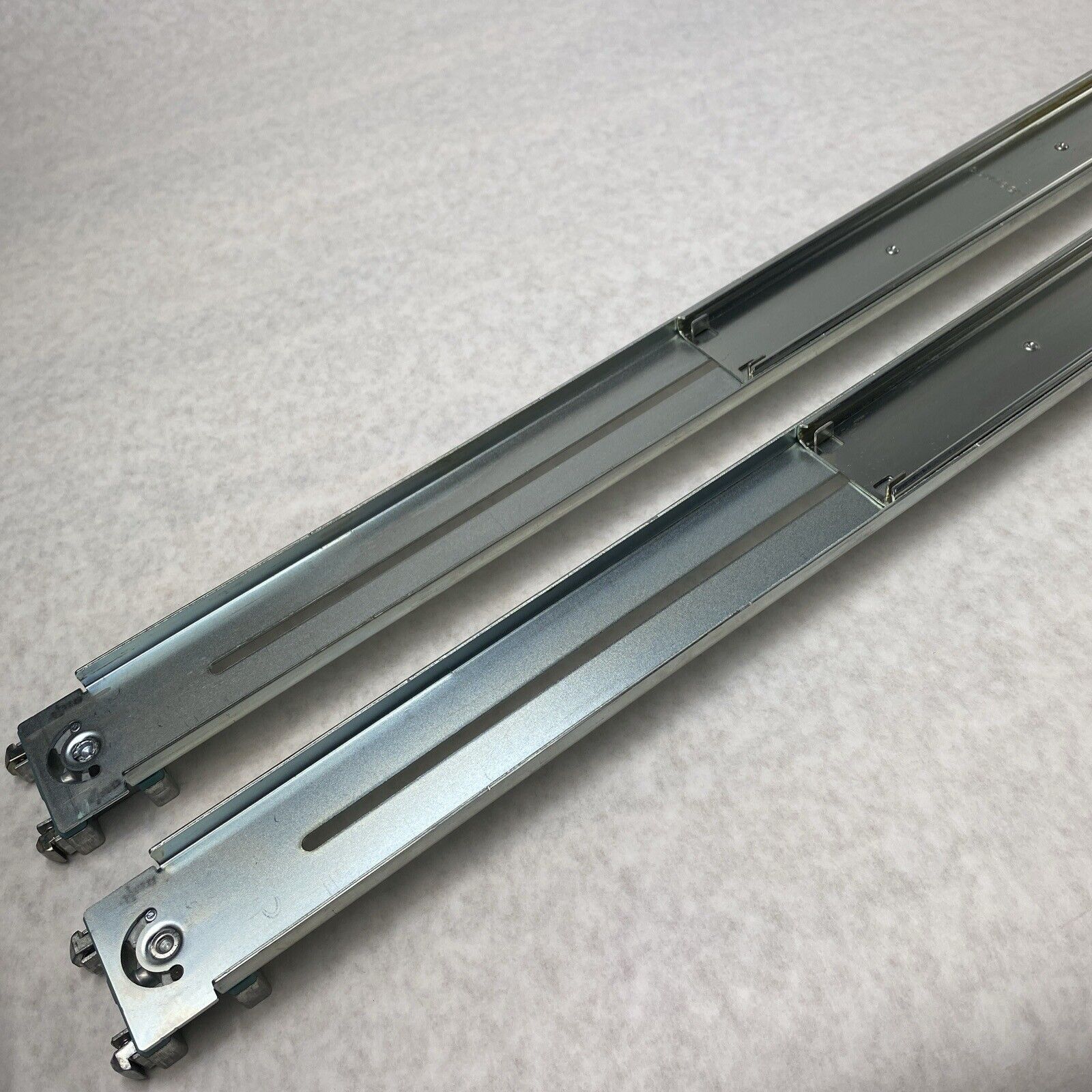 Accuride 03142 Medium-Duty Full Extension Drawer Slide
