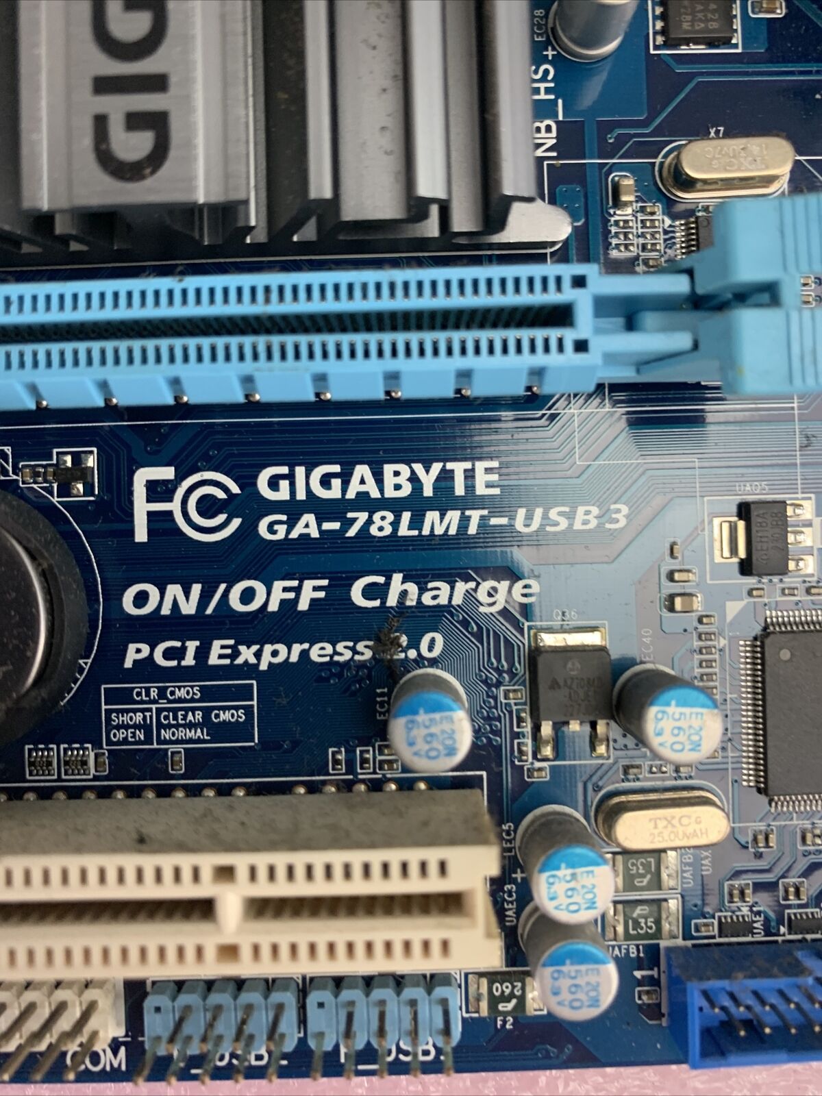 Gigabyte GA-78LMT-LSB3 Motherboard AMD FX-4170 4.2GHz 4GB RAM w/Shield