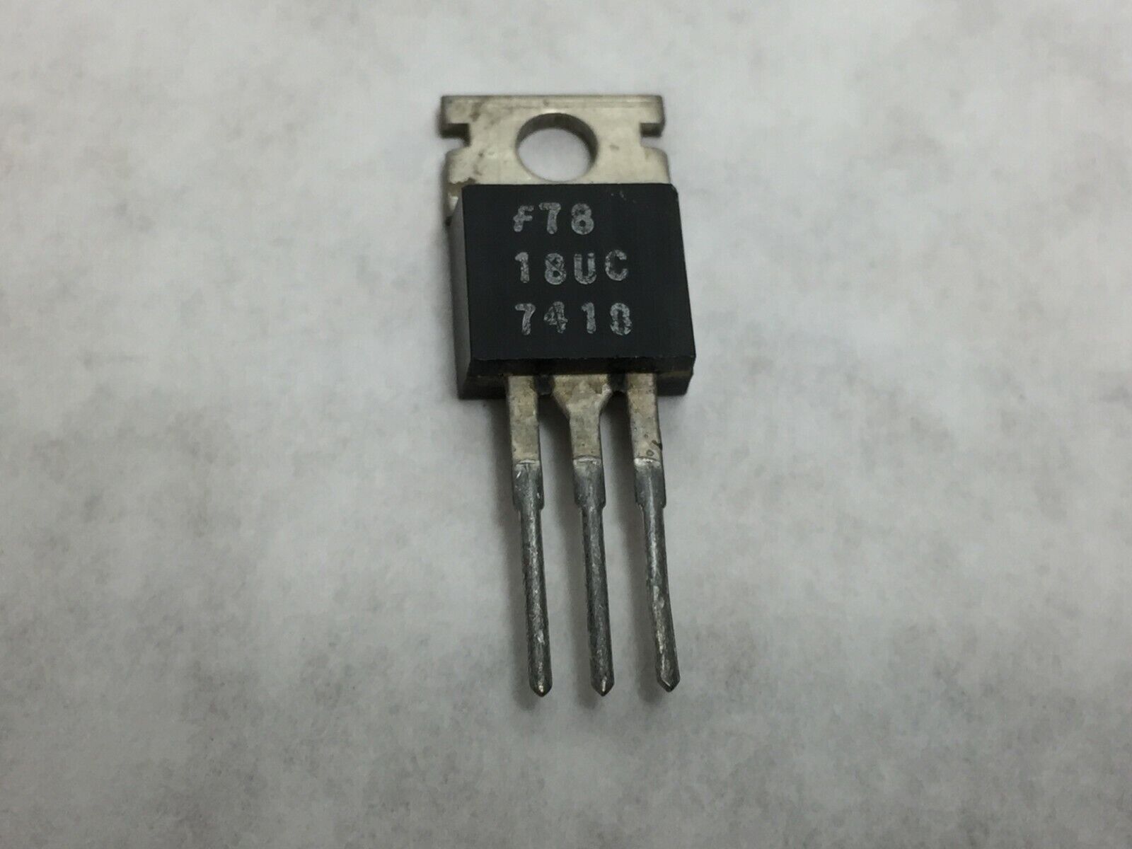 NOS  Fairchild  7818UC Positive Voltage Regulator  Lot of 7