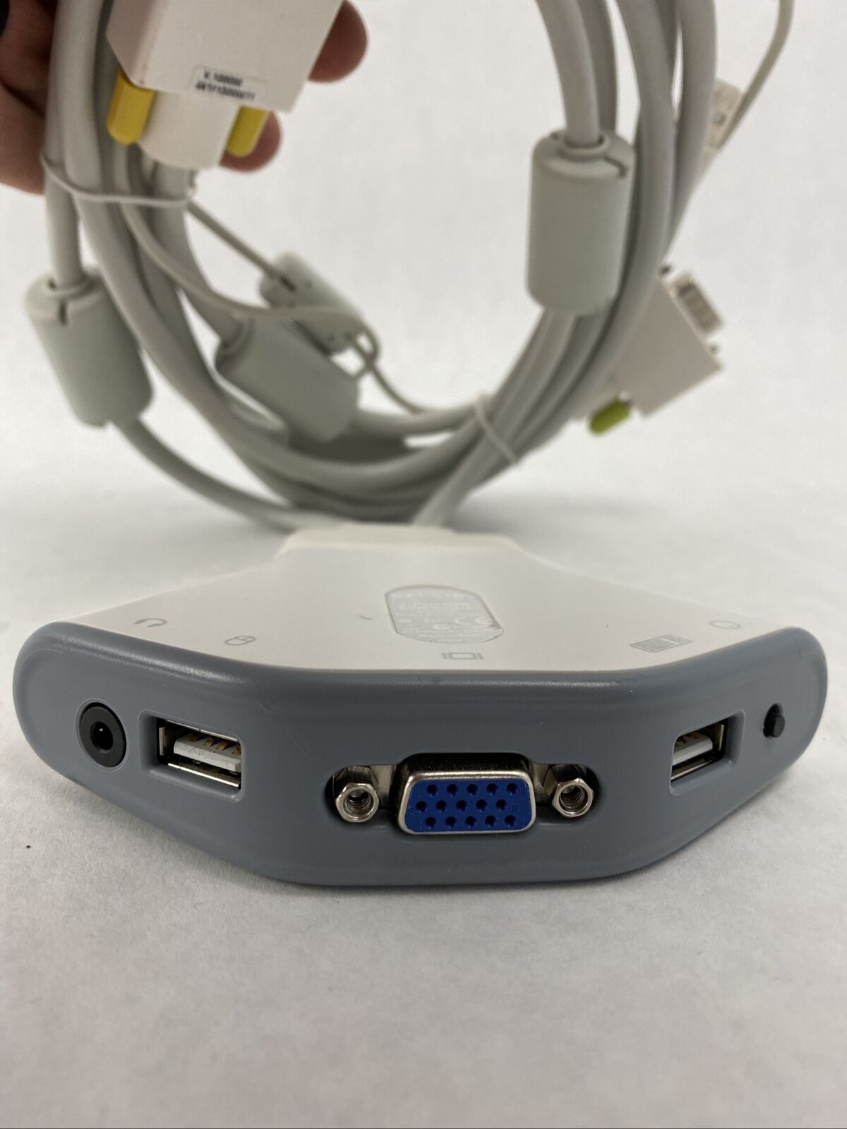 Belkin F1DL102U2 2-Ports External USB VGA KVM Switch with Audio