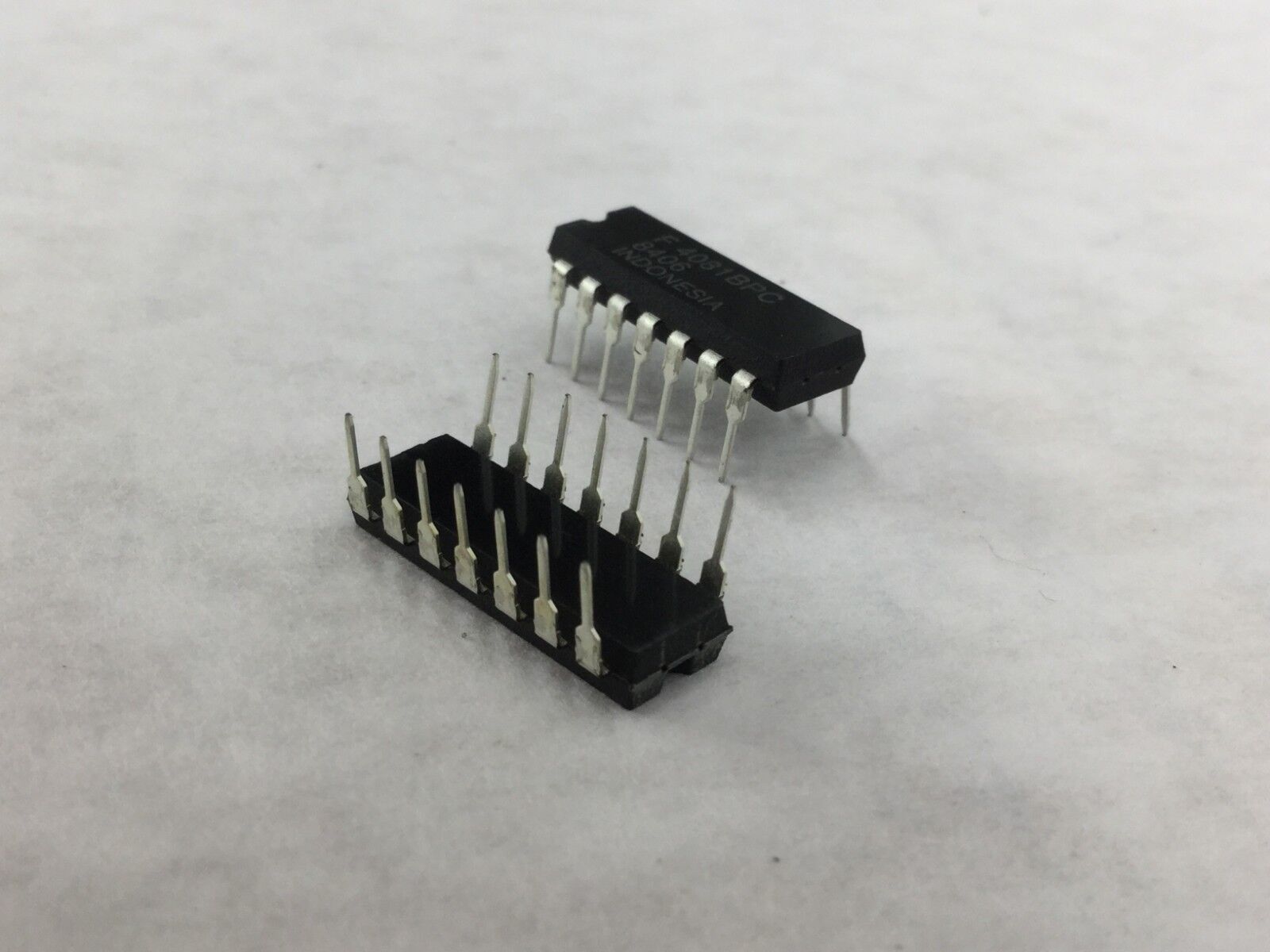 Genuine FAIRCHILD 4081BPC 14 Pin  Lot of 24