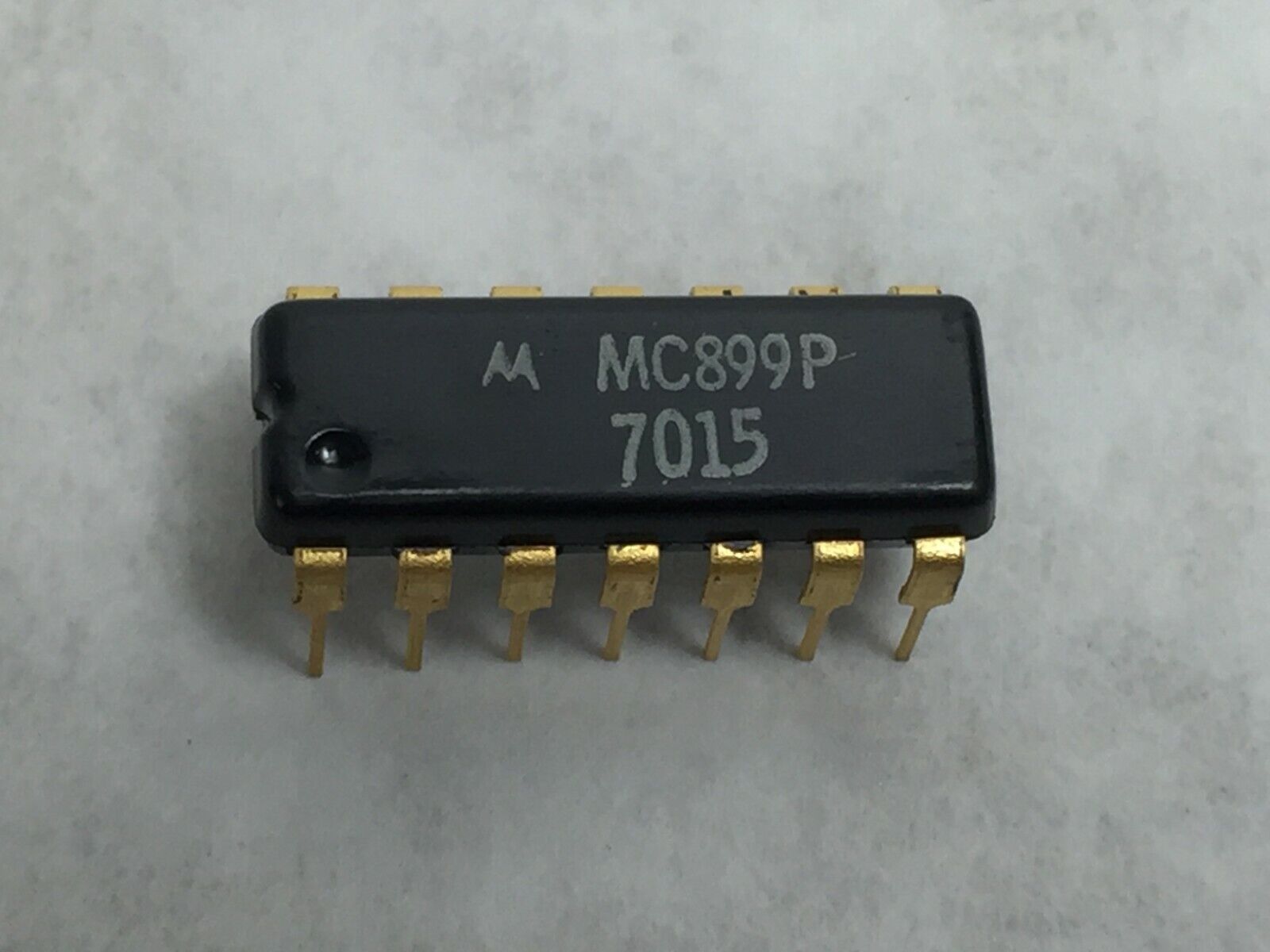 Motorola MC899P 14 Pin Gold Dip IC  (5) Lot of 5