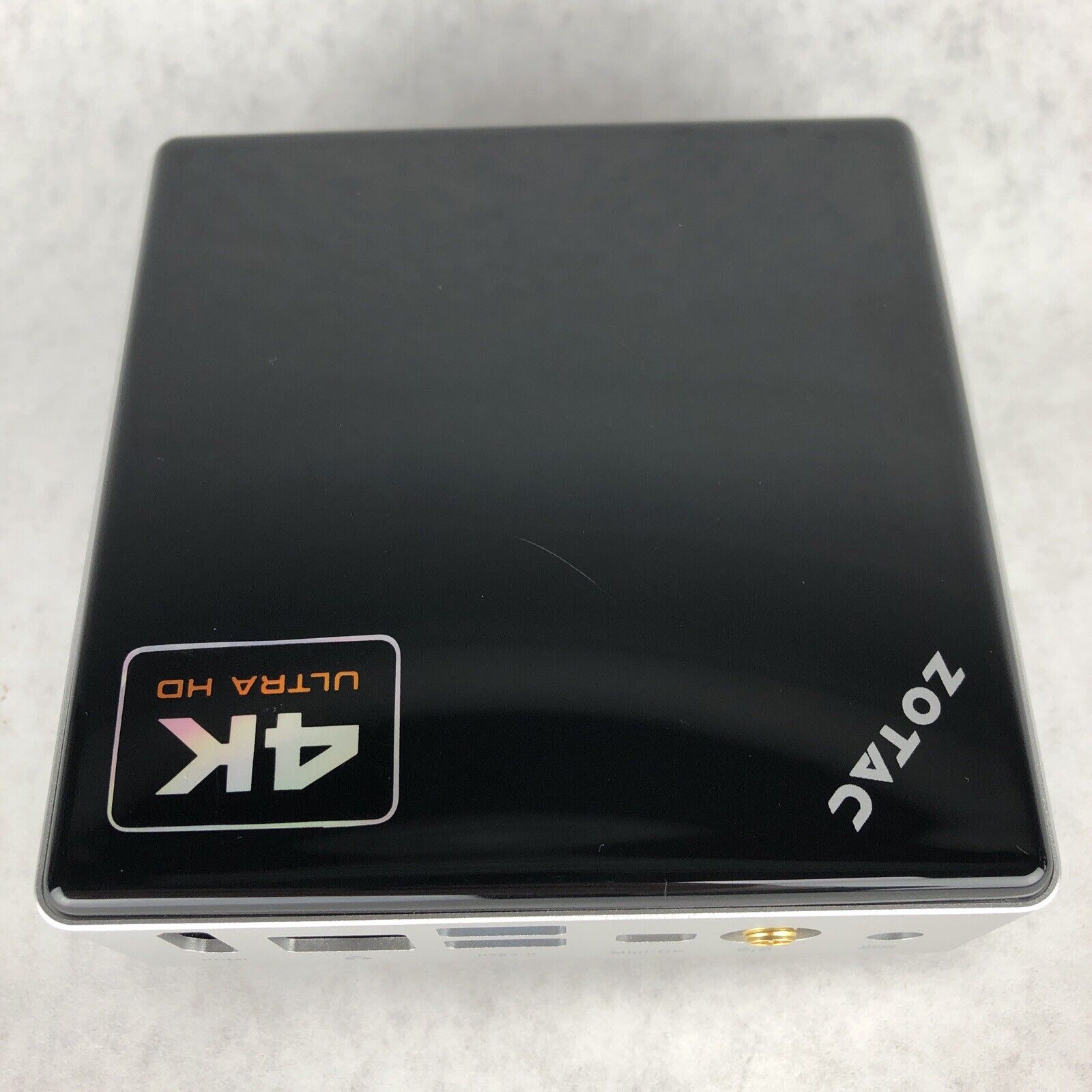 ZOTAC ZBOX-MI521NXS-U Mini i3-4030U 1.90GHz 4GB RAM WiFi No SSD No AC Adapter