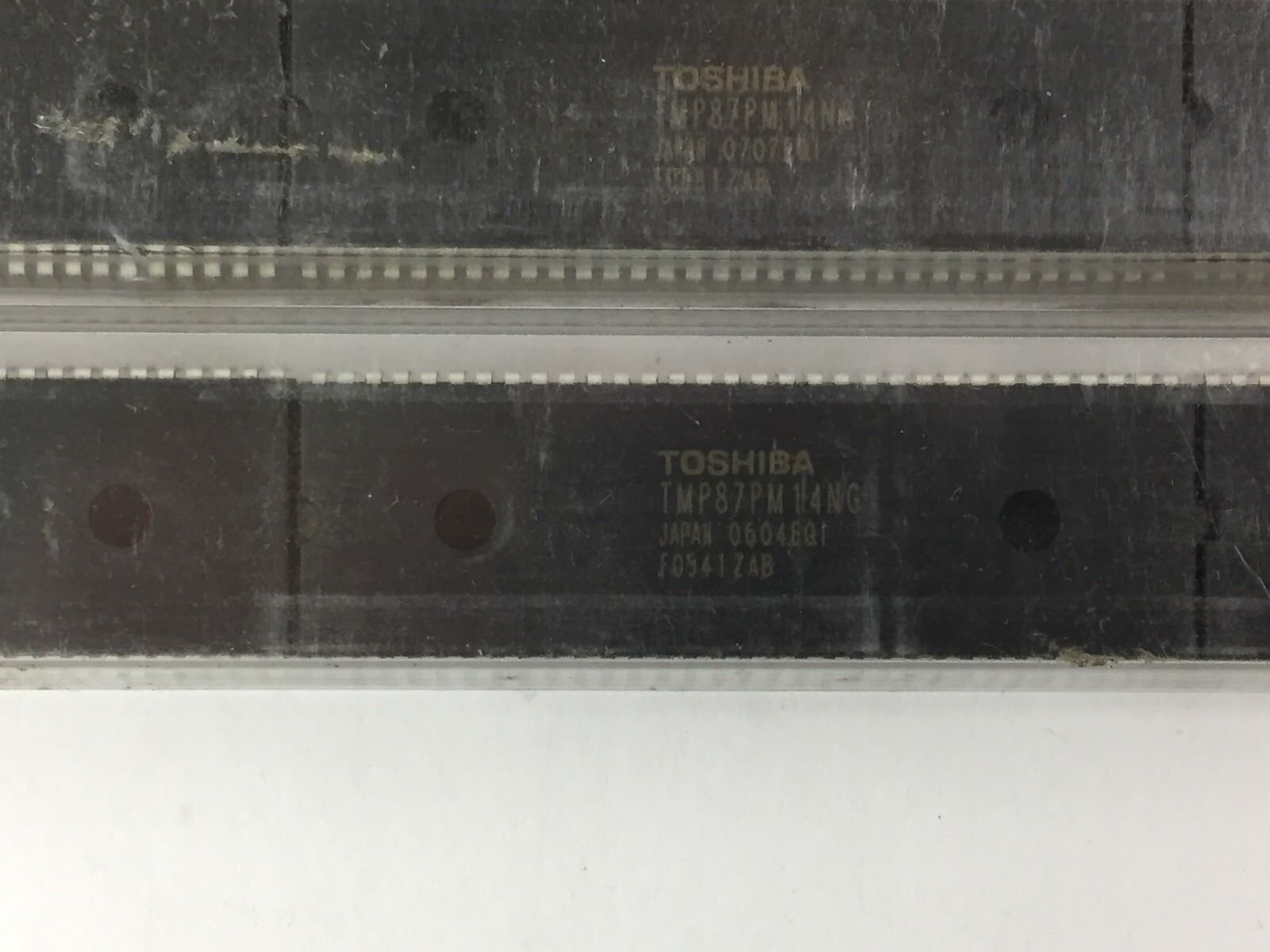 Toshiba TMP87PM14NG CMOS 8-Bit Microcontroller Lot of 23