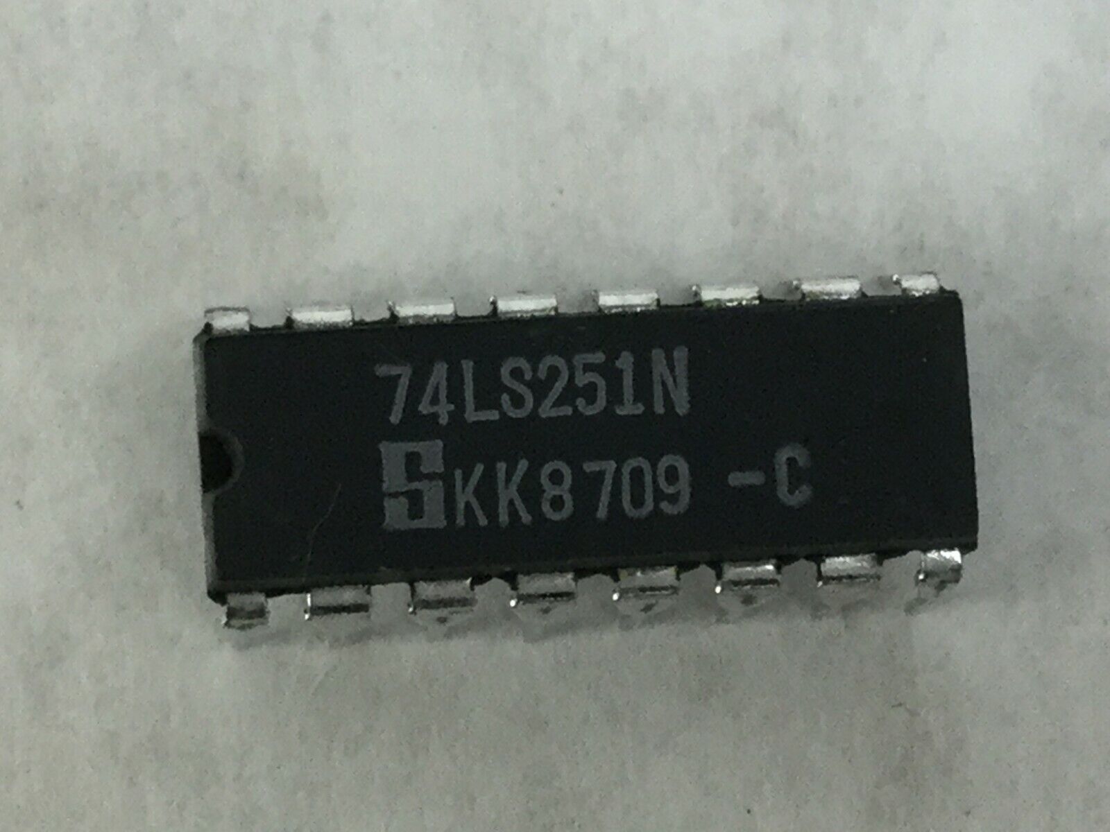 NOS Signetics 74LS251N  3-STATE 1-of-8 Line Data Selector/Multiplexer  Lot of 10