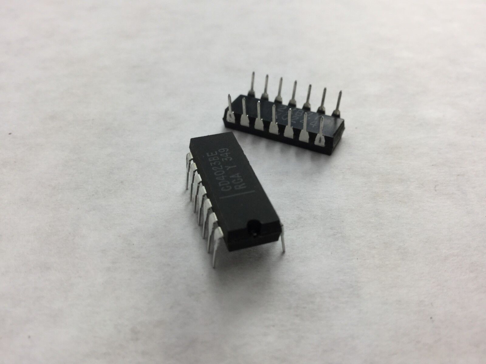 Genuine RCA CD4023BE  Integrated Circuit  14 Pin  Lot of 24