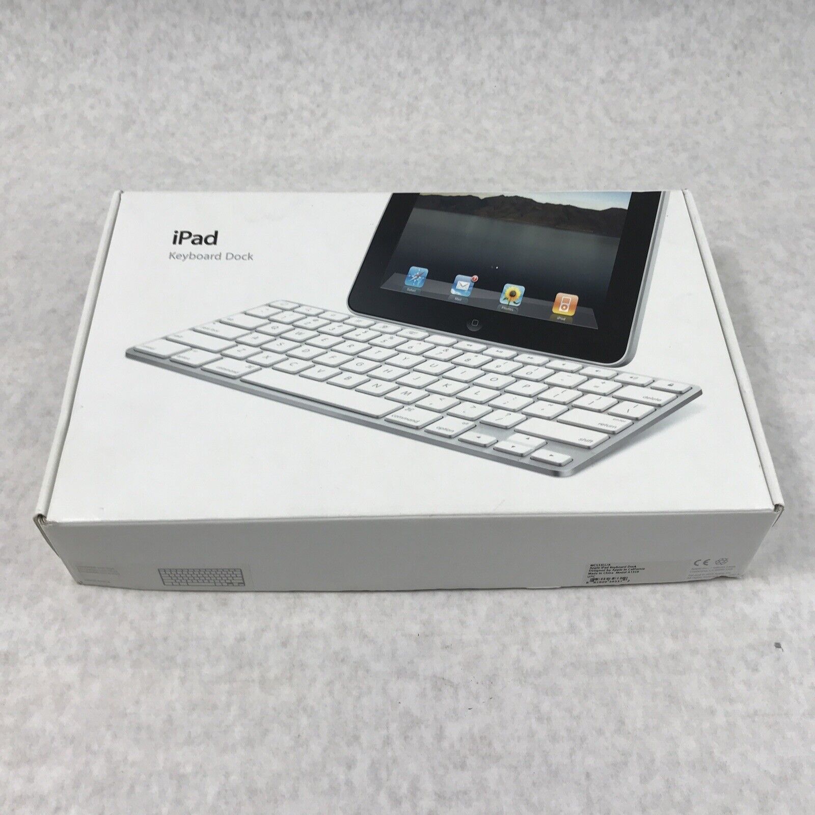 Apple iPad Keyboard Dock A1359 30-Pin 1st and 2nd Generation iPad W/ Manual