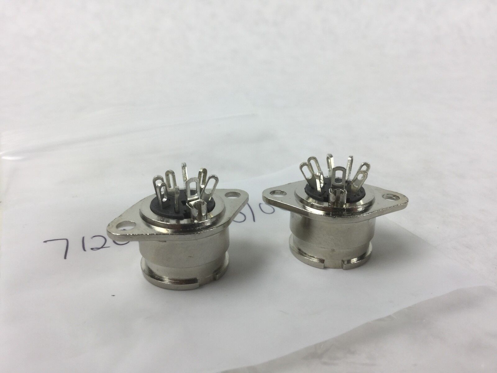 PREH 71206-070-0000, LKG PANEL MNT REC FE, Lot of 2