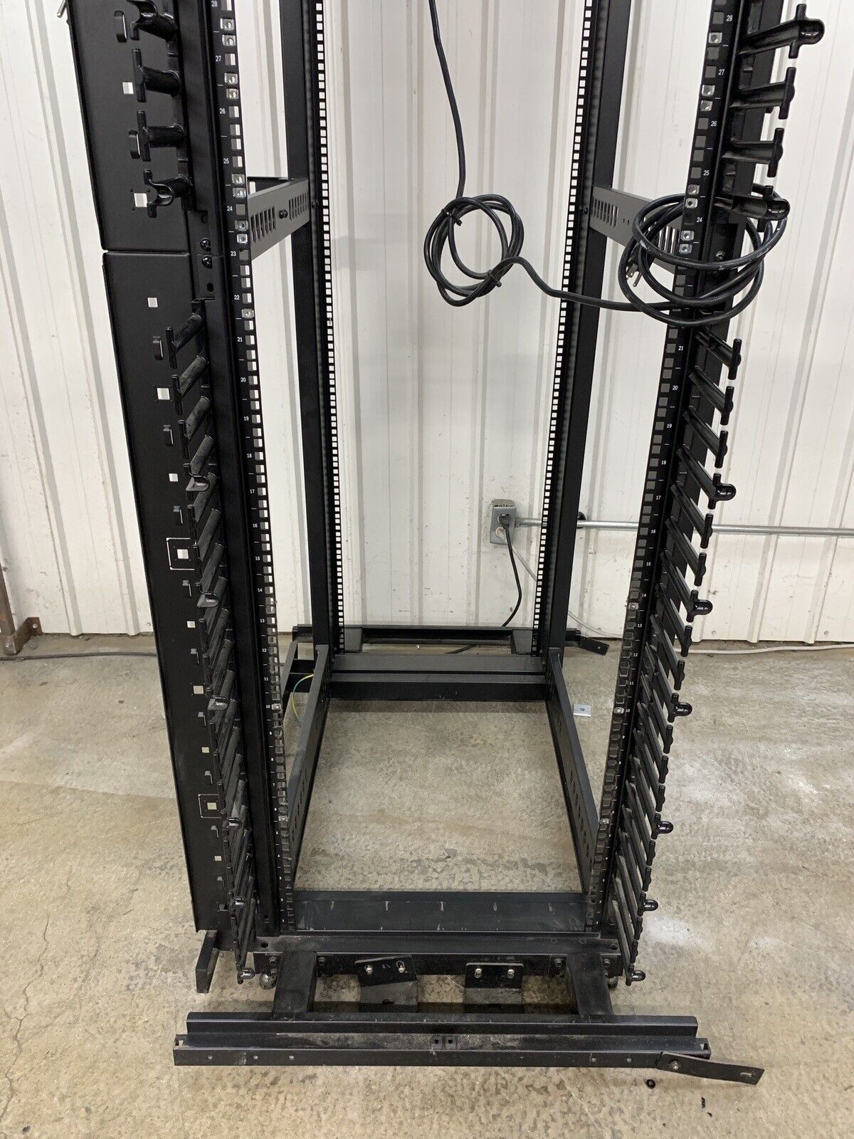 Siemen Vertipod Server Rack 45U Vp2-0AC111 Left Side No Panels