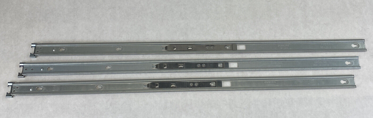 Server rail drawer slides 714515-002 REV D 2117 20290359 27-5/8" x 1" Lot of 3