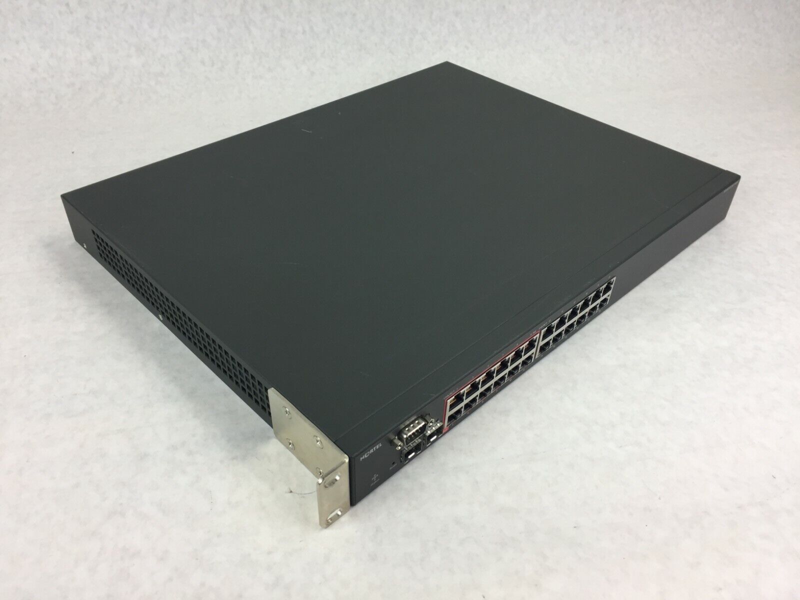 Nortel BES1020-24T-PWR Business Ethernet Switch  Managed   Includes Power Cord
