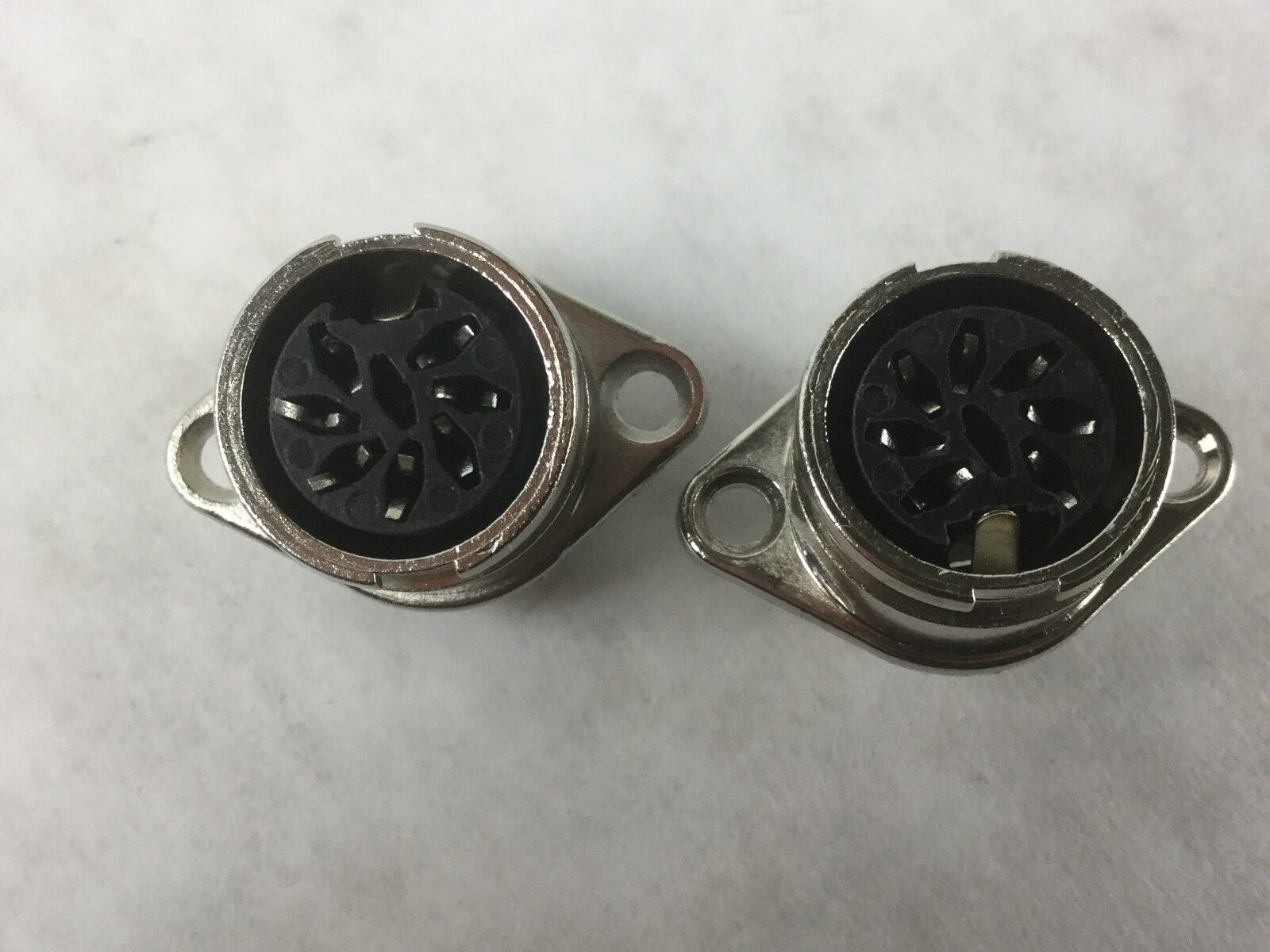 PREH 71206-070-0000, LKG PANEL MNT REC FE, Lot of 2
